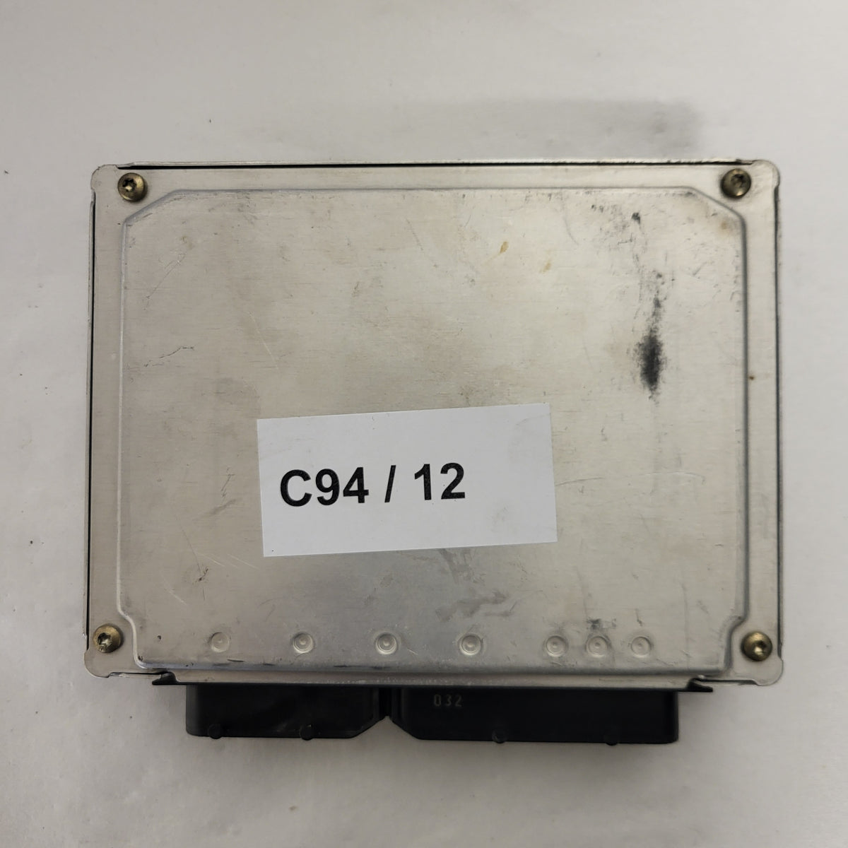 AUDI ECU / 8E0907557F / 0261207401 / ME7.5 / BOSCH - C94-12 - 3