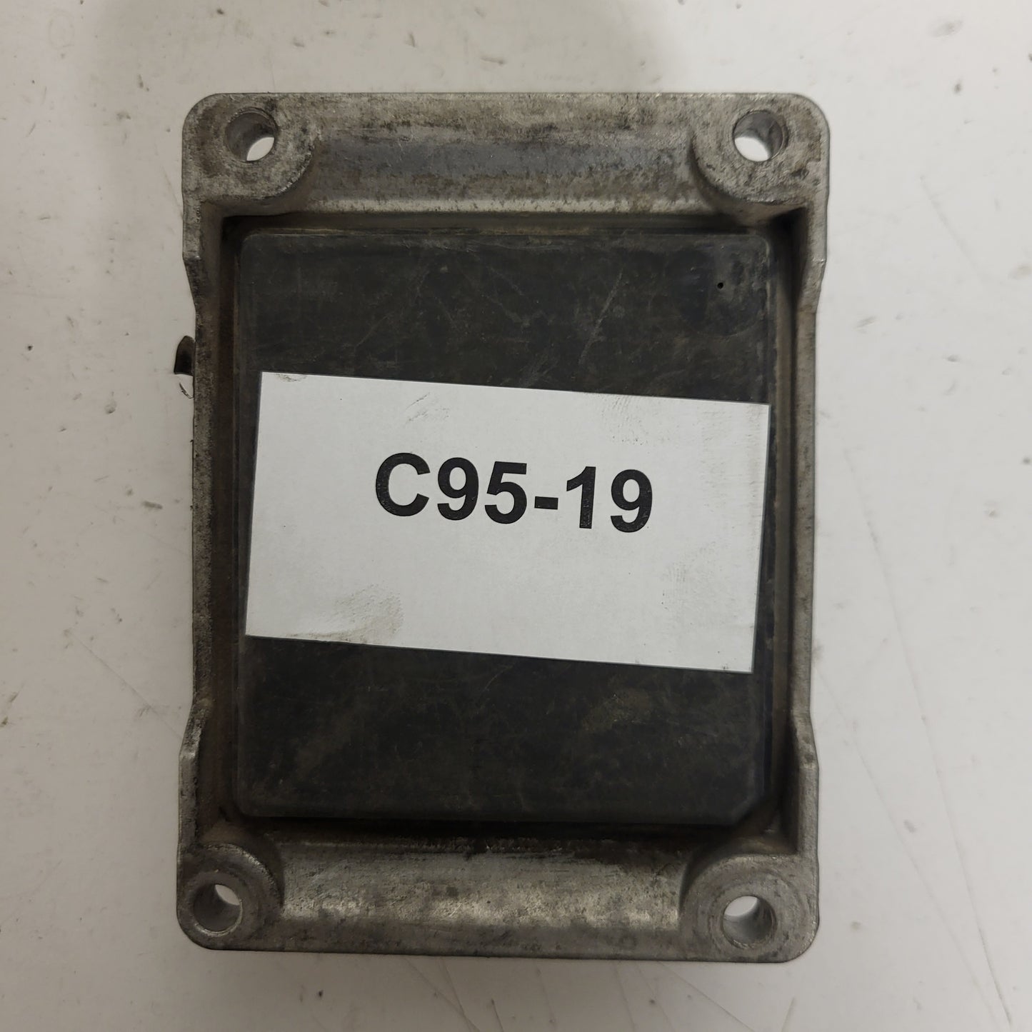 Opel Corsa ECU / 0261206075 / 09185450 / BOSCH