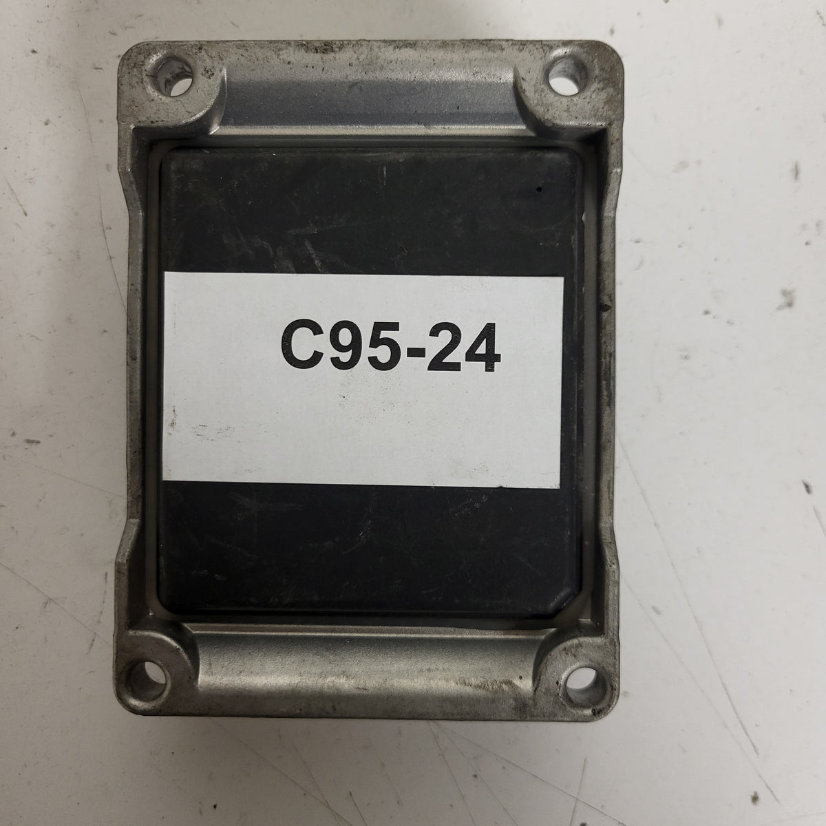ALFA 147 1.6 ECU / 0261207727 / 00552049900 / BOSCH - C95-24 - 3