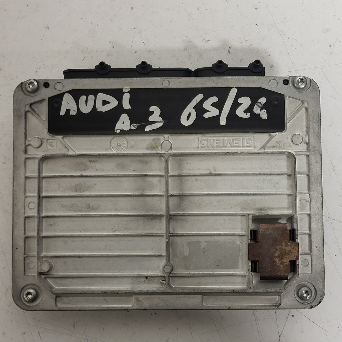 AUDI A3 ECU / 06A906019D / 5WP4193 / 5WP4193 02 / SIEMENS - C96-06 - 3