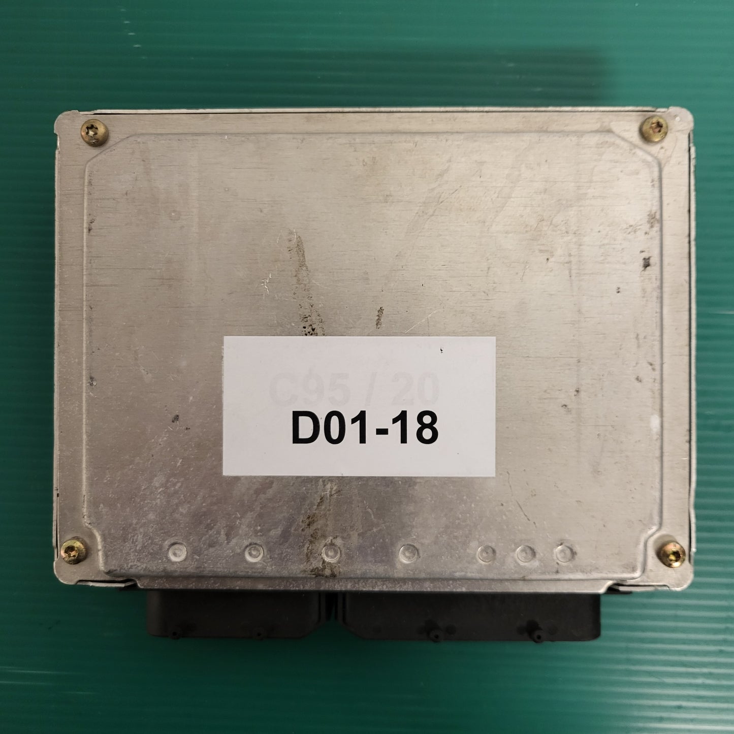 VW PASSAT ECU / 3B0907551BL / 0261207014 / ME7.1 / BOSCH