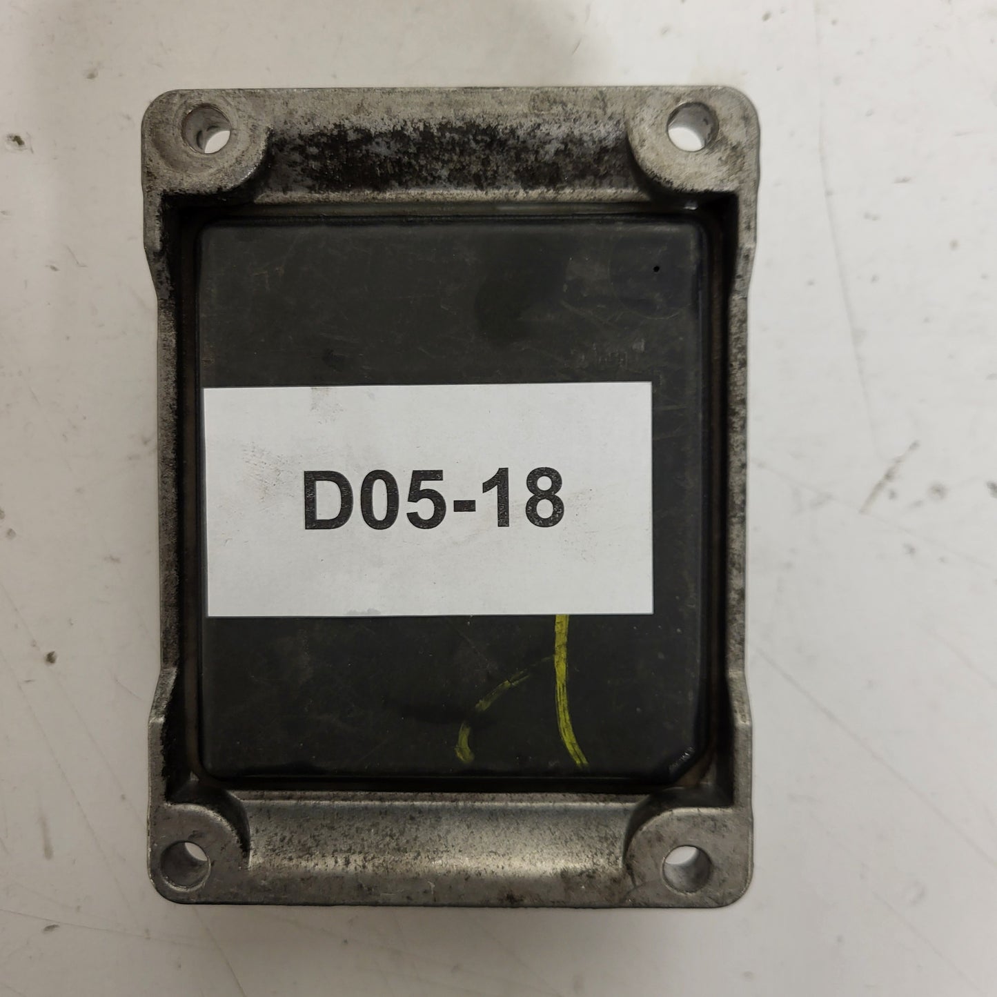 OPEL CORSA ECU / 0261206072 / 09115111 / BY / BOSCH
