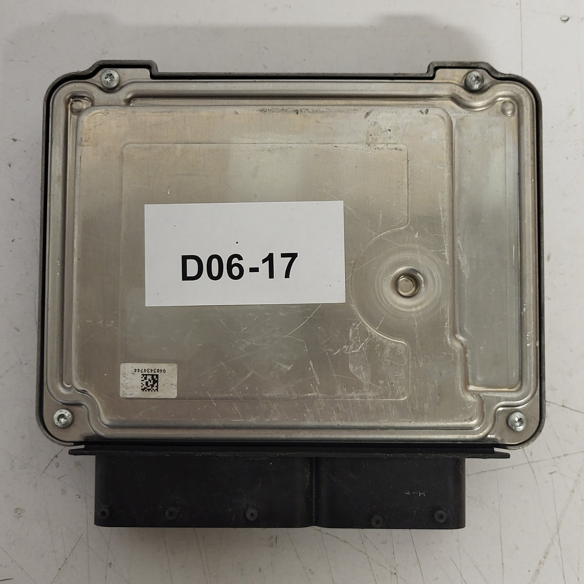 VW GOLF ECU / 03C907309A / 0261S05728 / MED17.5.5 / BOSCH - D06-17 - 3