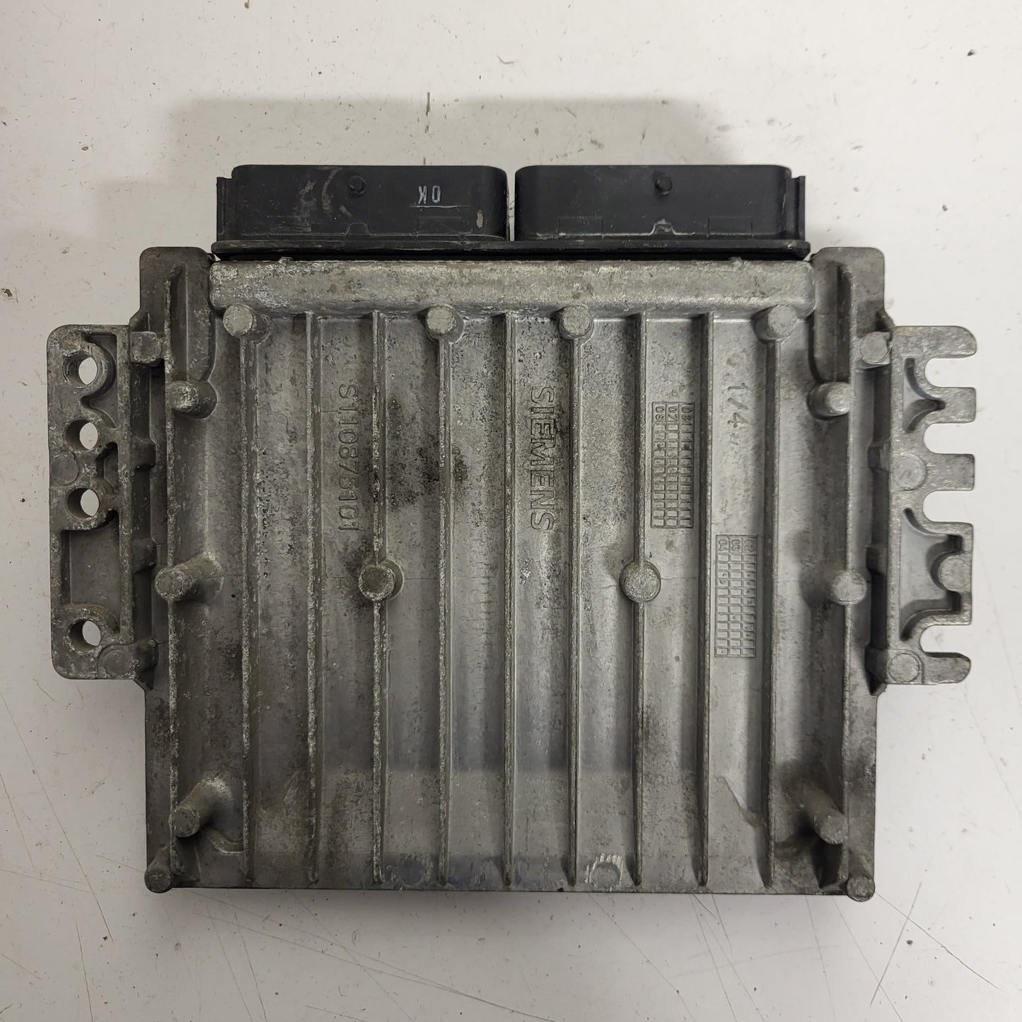 RENAULT ECU / S118301118 / S118301118A / 8200374254 / 8200282007 / SIRIUS 34 SIEMENS