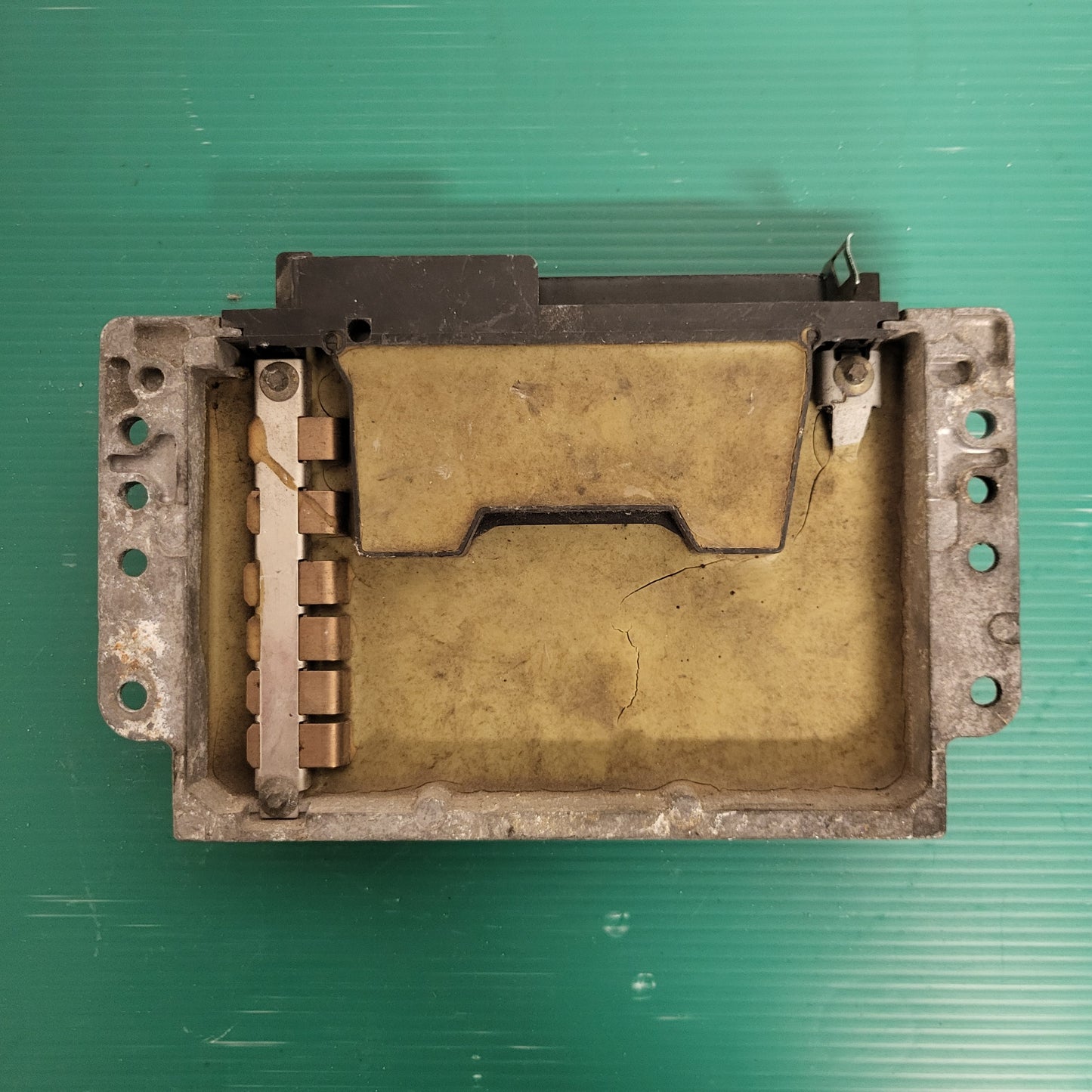 Renault ECU / S115300121B / S115300121 / HOM7700875745 / 7700111772