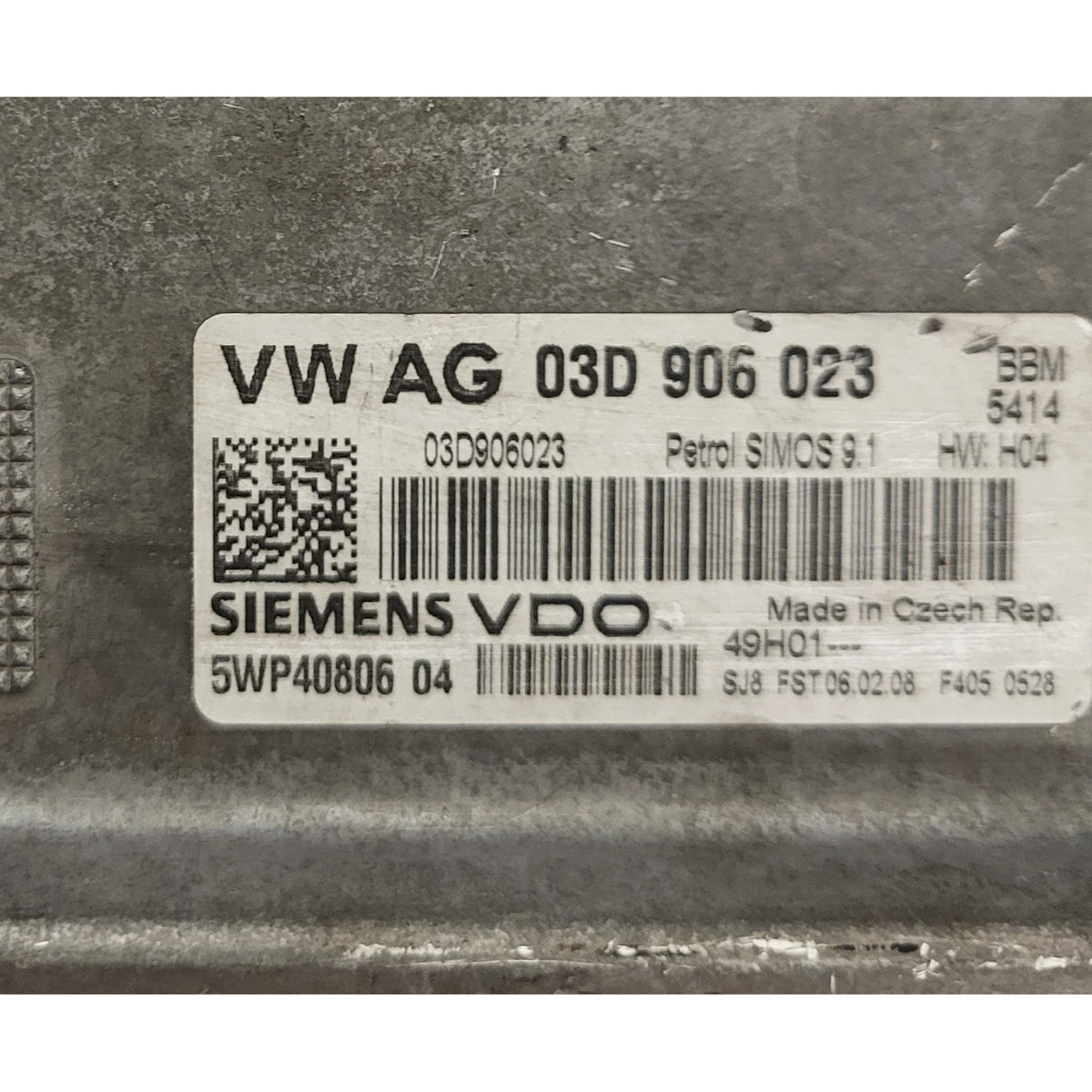 VW ECU / 03D906023 / 5W40806 04 / SIMOS 9.1 / SIEMENS - D08-21 - 3