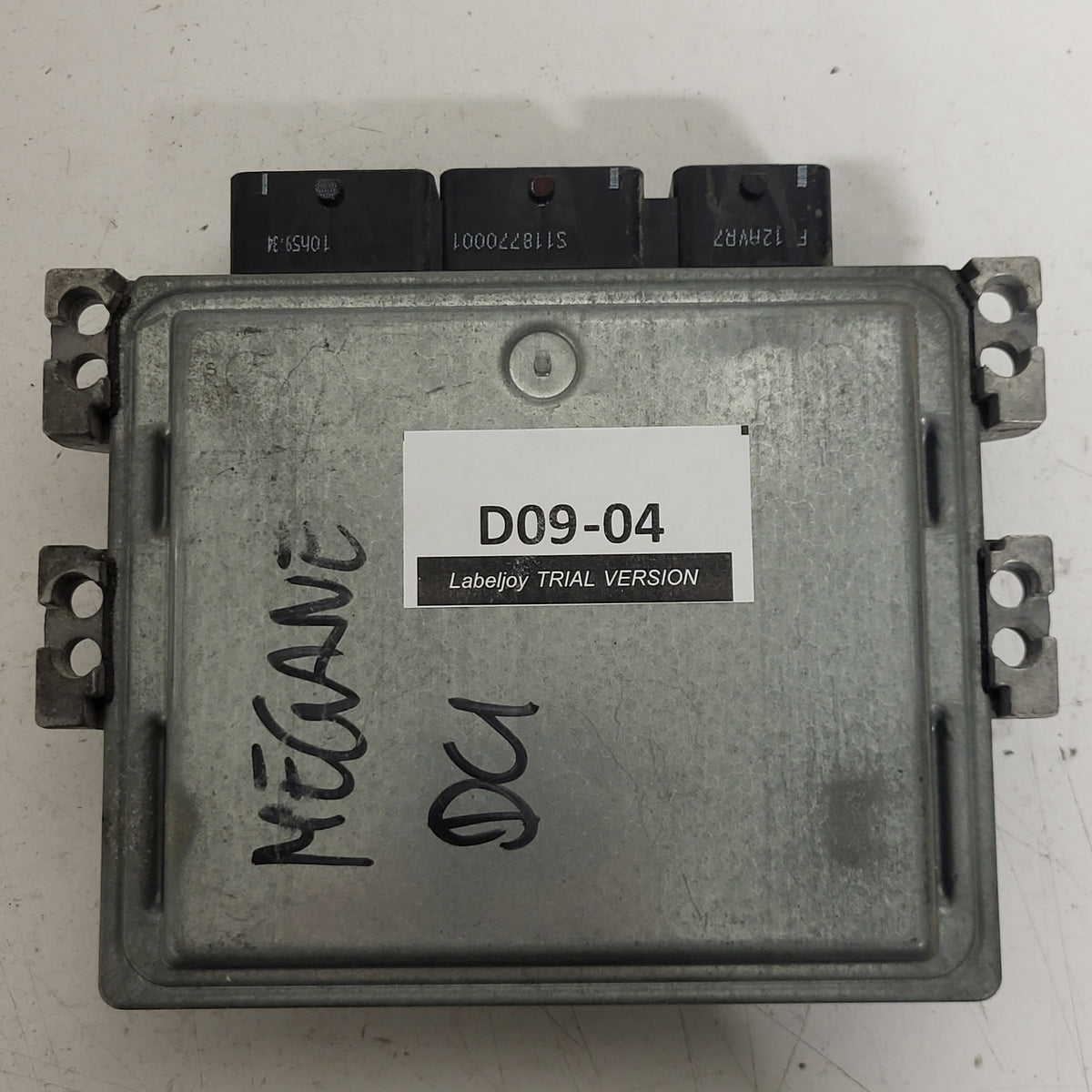 Renault ECU / S122326111A / S122326111 A / 8200766462 /8200592611 / SID301 / - D09-04 - 3