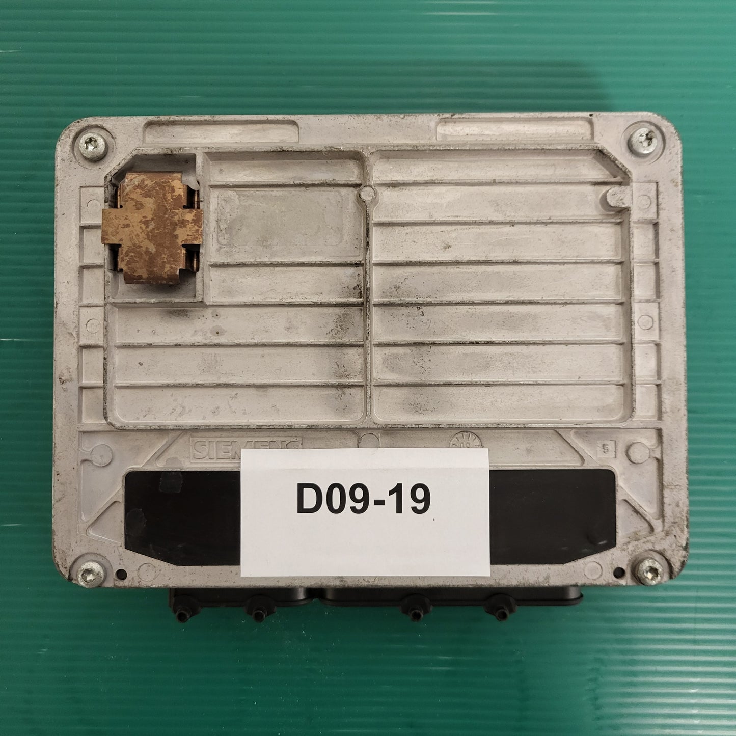 AUDI A3 ECU / 06A906019E / 5WP4324 / 5WP432403 / 2256 / SIEMENS