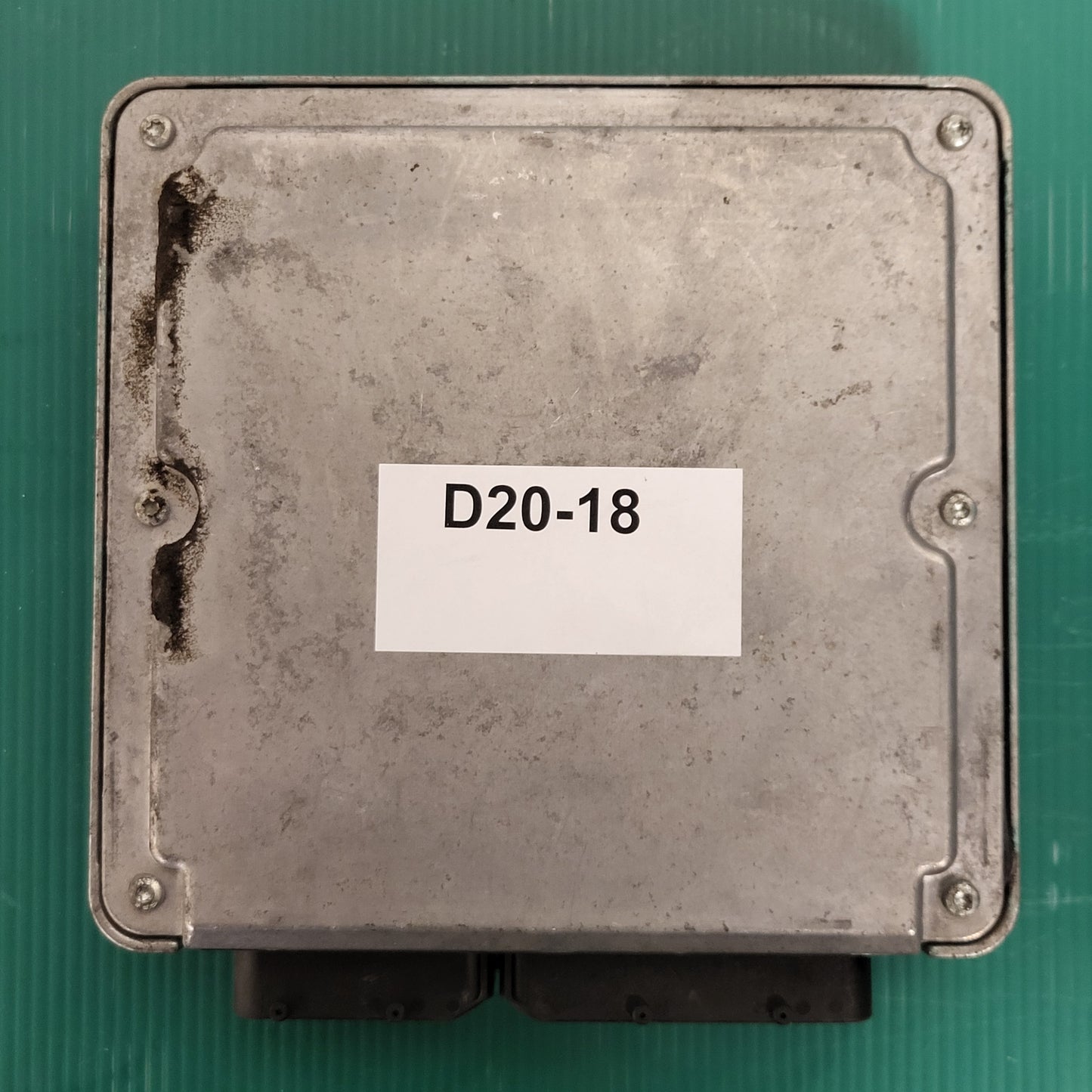 VOLKSWAGEN ECU / 03C906013B / 0261S01011 / 03C906013 / MED7.5.11 / BOSCH