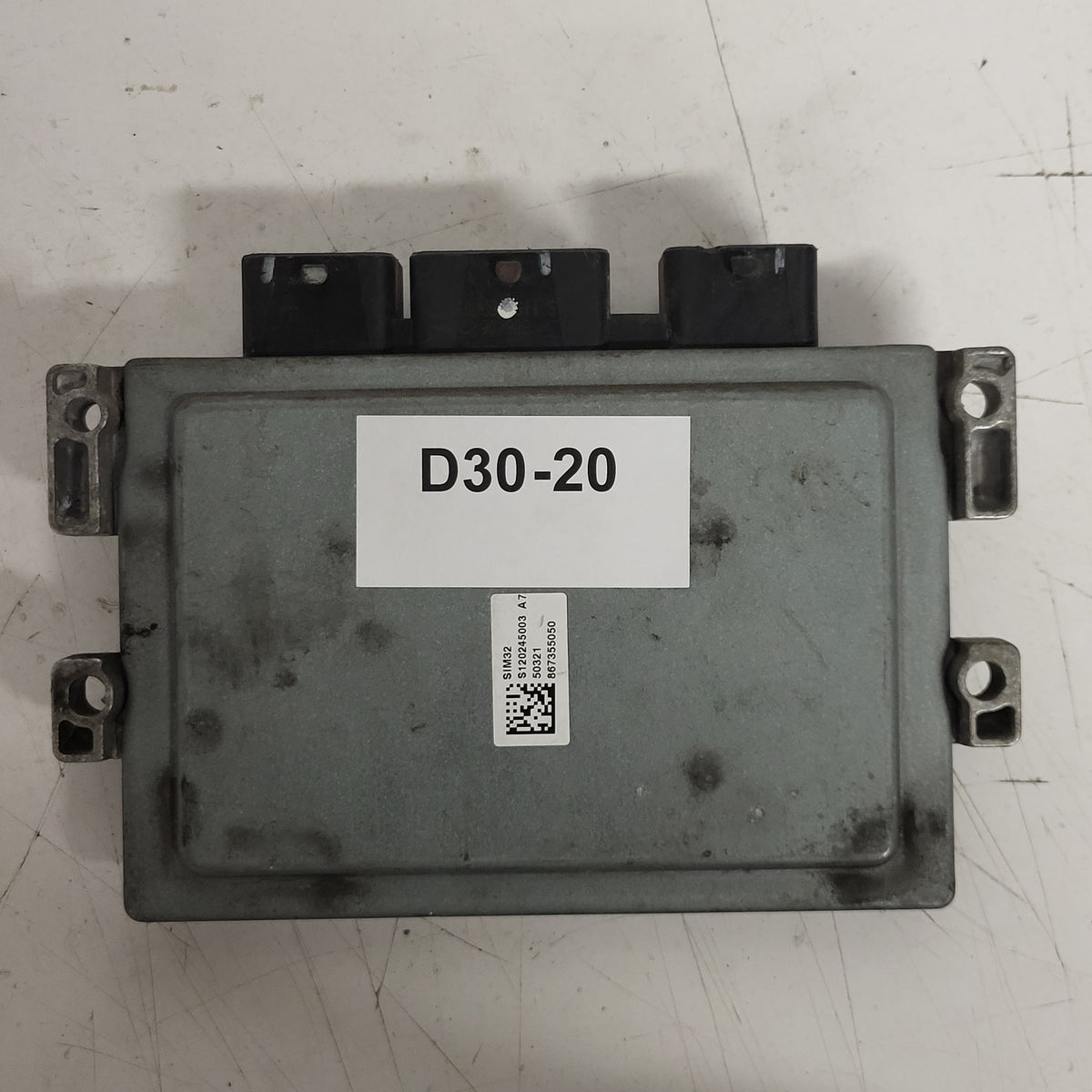 RENAULT ECU / S120201109A / SIM32 / 8200473744 / 8200400246 / SIEMENS - D30-20 - 3