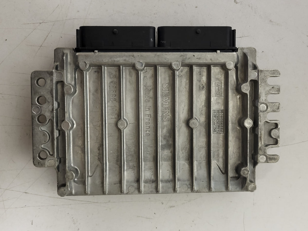 VOLVO ECU / S118245002 / S118245002G / P30614365 / SIEMENS - D37-09 - 3