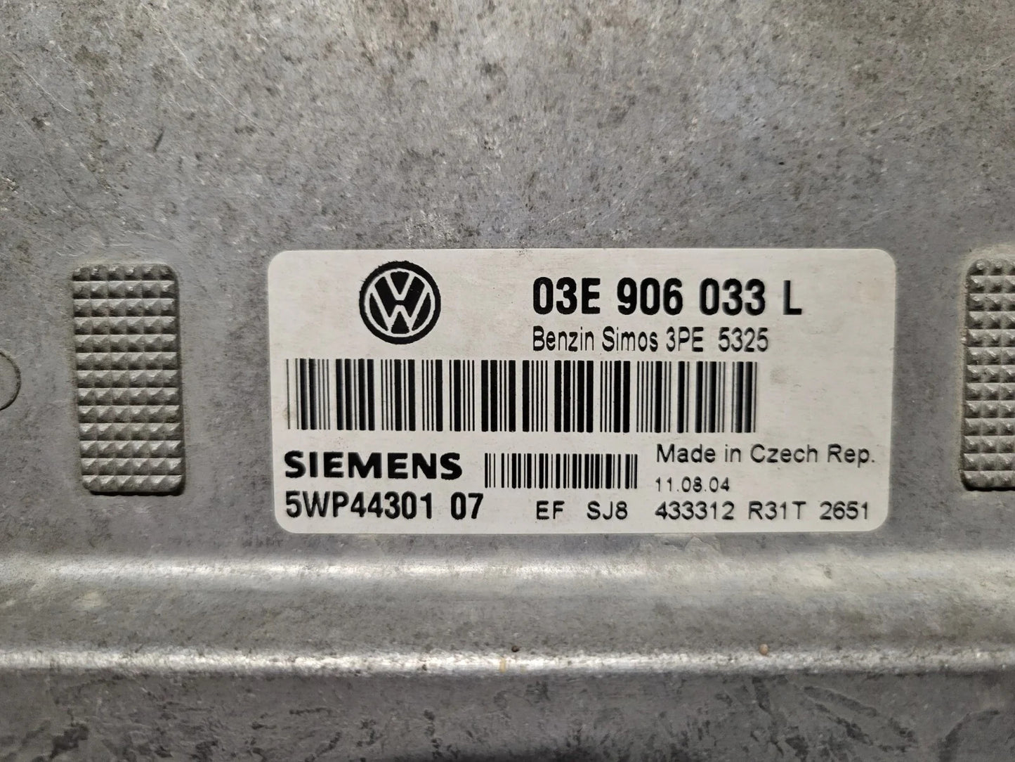 VW POLO ECU / 03E906033L / 5WP40194 07 / BOSCH