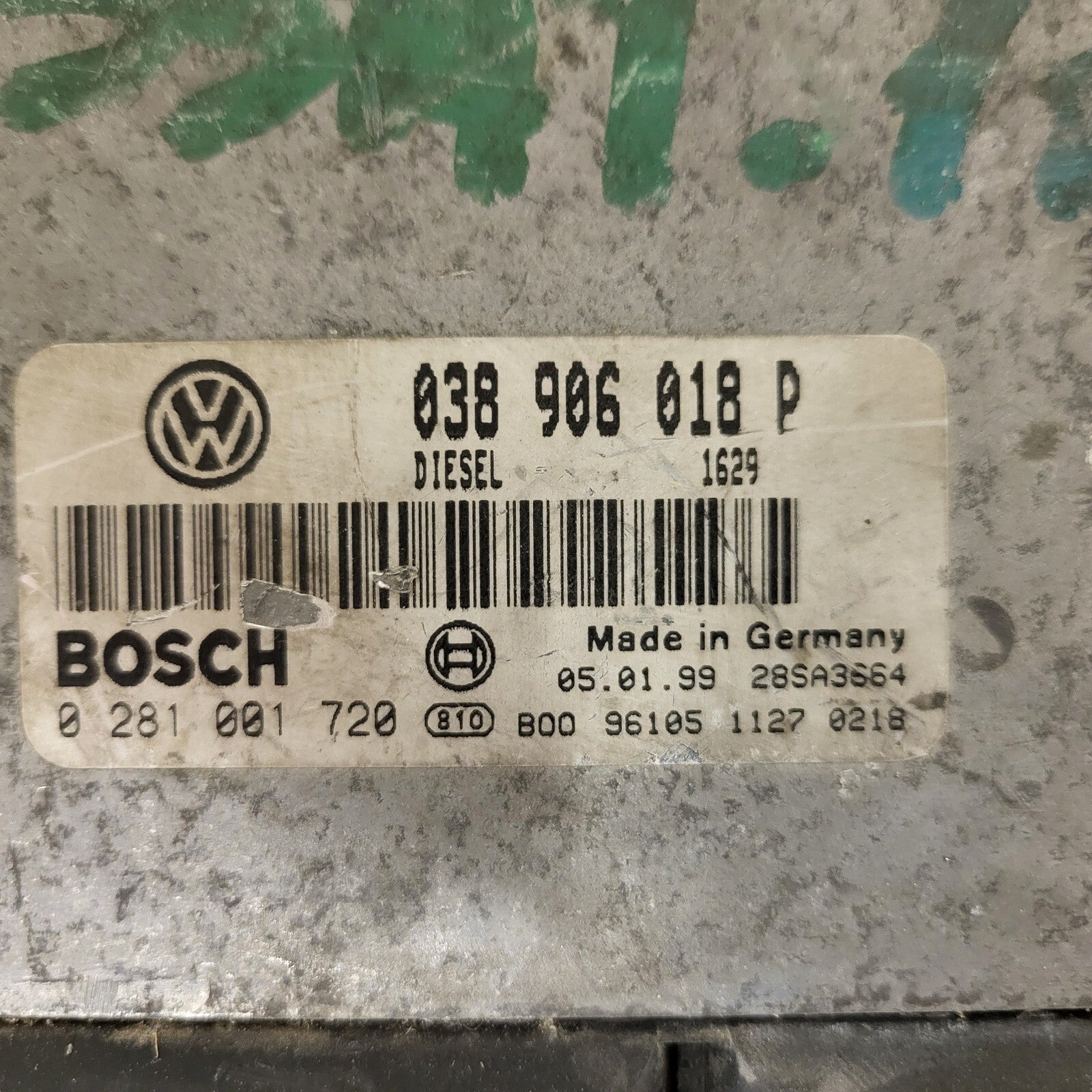 VW PASSAT ECU / 038906018P / 0281001720 / 28SA3664 / BOSCH