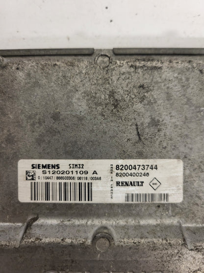 RENAULT ECU / S120201109A / SIM32 / 8200473744 / 8200400246 / SIEMENS