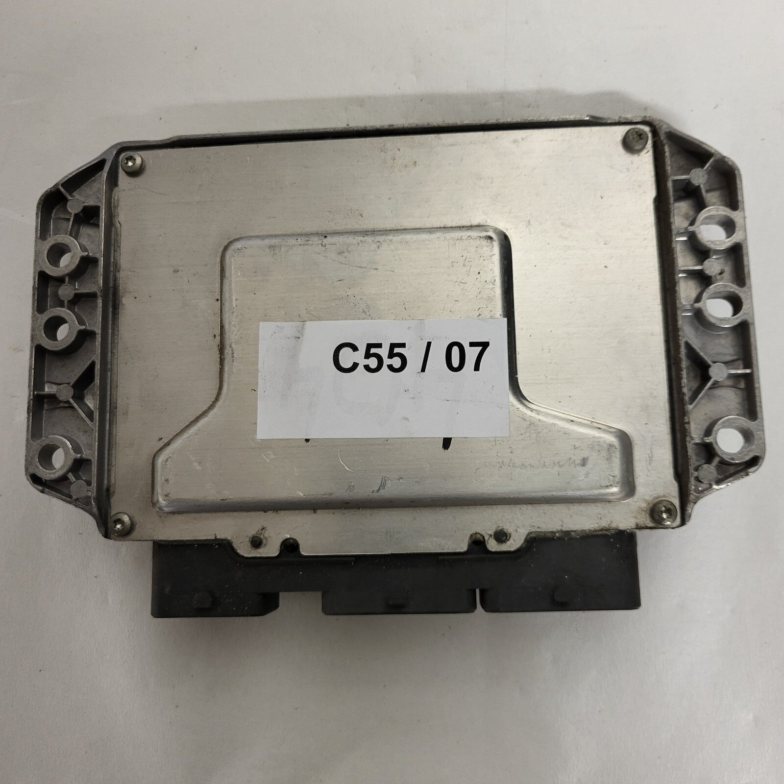 Renault ECU / 21584288-2A / 8200321263 / 8200387138 / S3000 / SAGEM