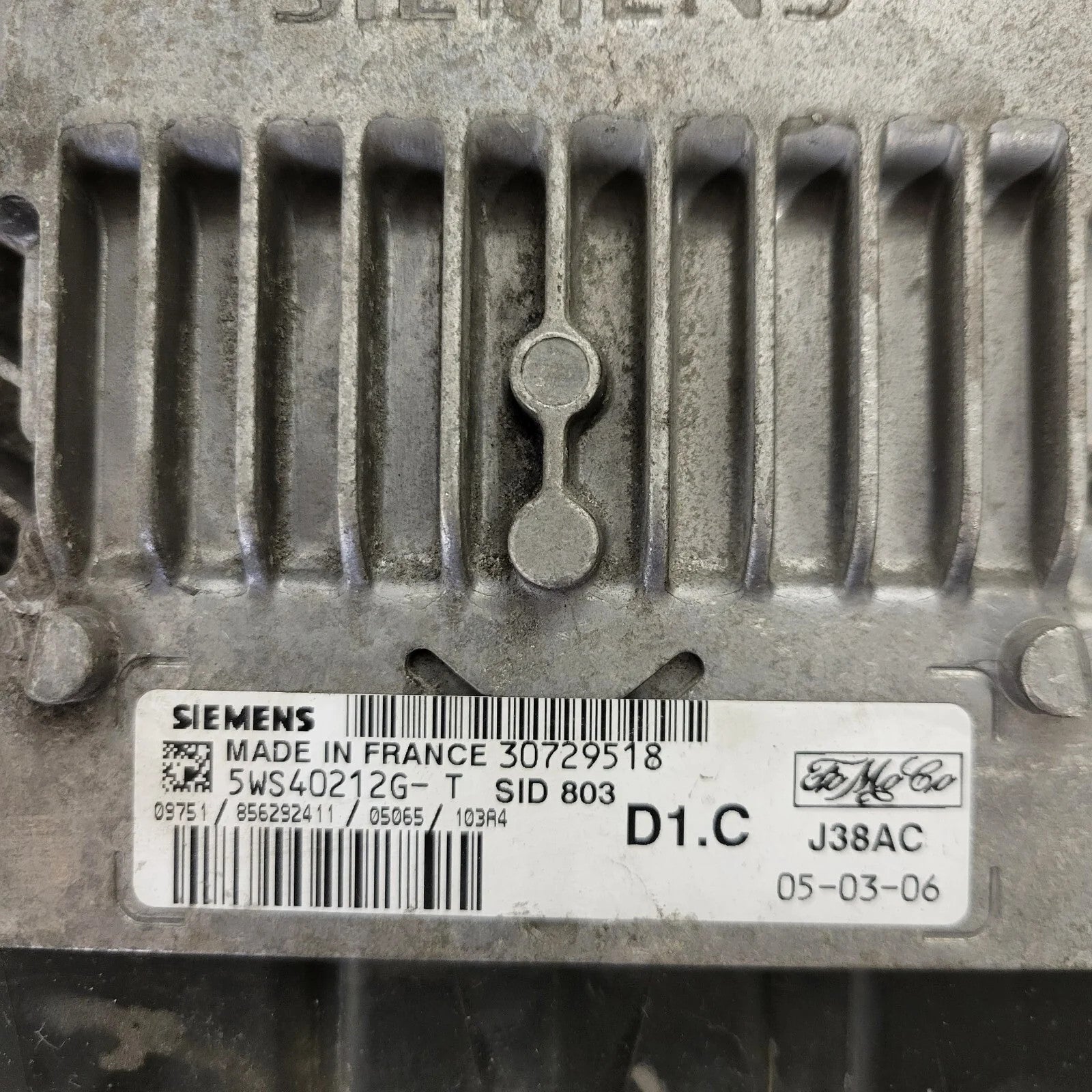 VOLVO ECU / 5WS40212G-T / 30729518 / SID803 / D1.C / SIEMENS