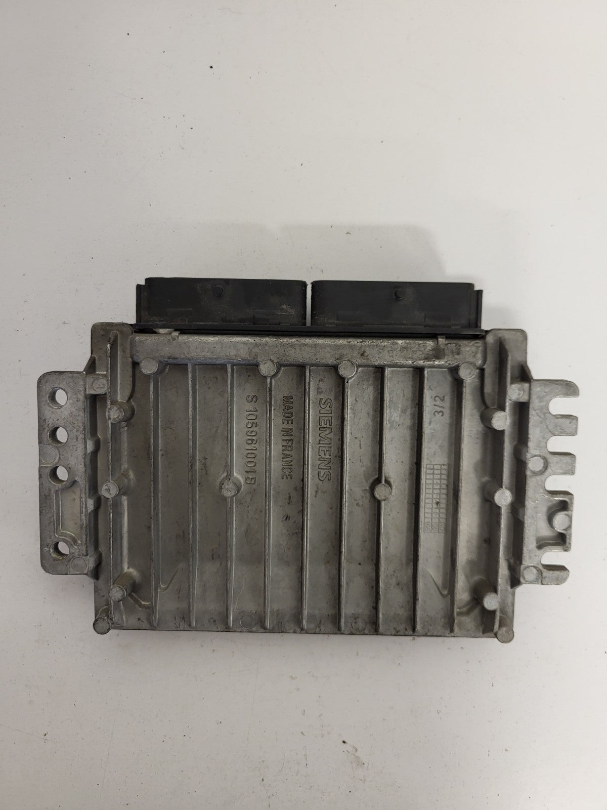 RENAULT MEGANE ECU / S110138000B / 8200059086 / 8200044437 / S110138000 / SIRIUS