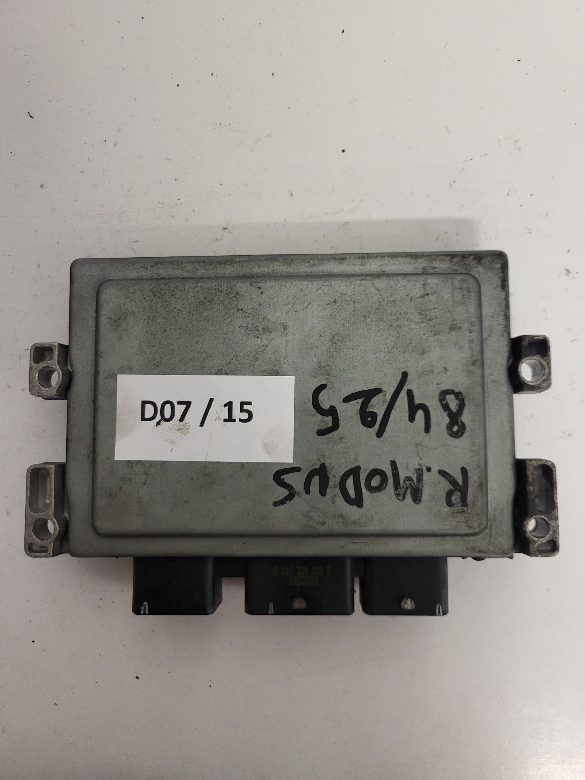 Renault Modus ECU / S120200102B / 8200414422 / 8200401568 / S120200102 / SIM32