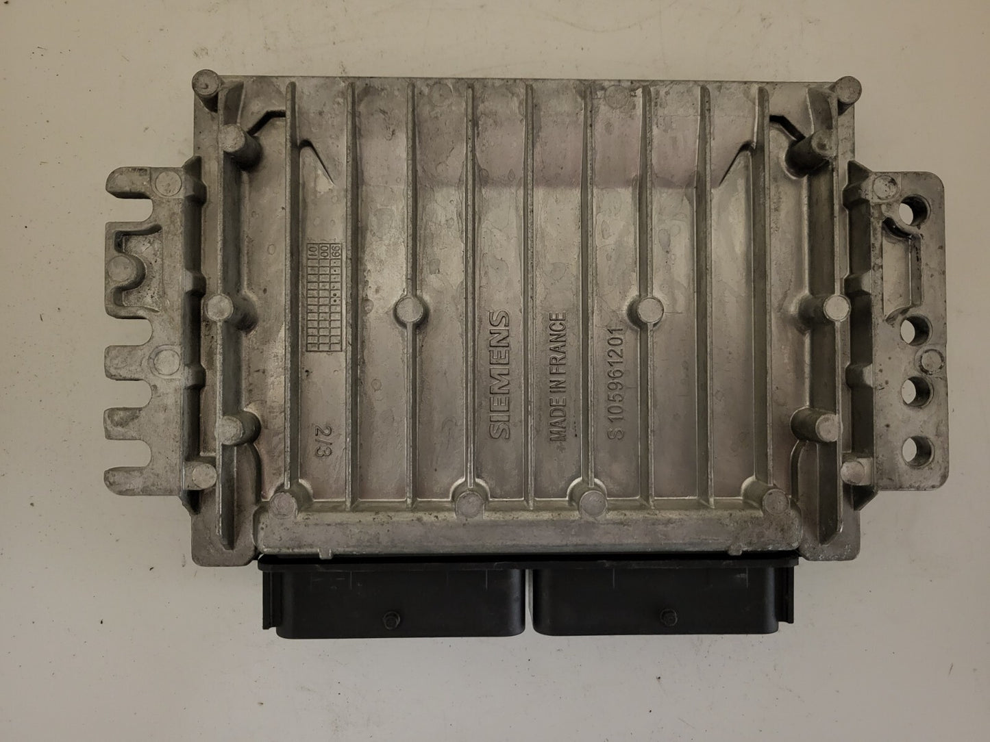 Renault ECU / S110030018E / 8200036523 / 7700110471 / SIRIUS 32 / SIEMENS
