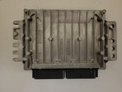 Renault ECU / S110030018E / 8200036523 / 7700110471 / SIRIUS 32 / SIEMENS