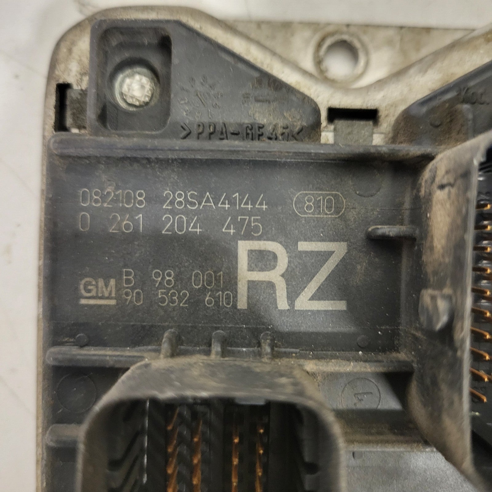 Opel ECU / 0261204475 / 90532610 / RZ / BOSCH