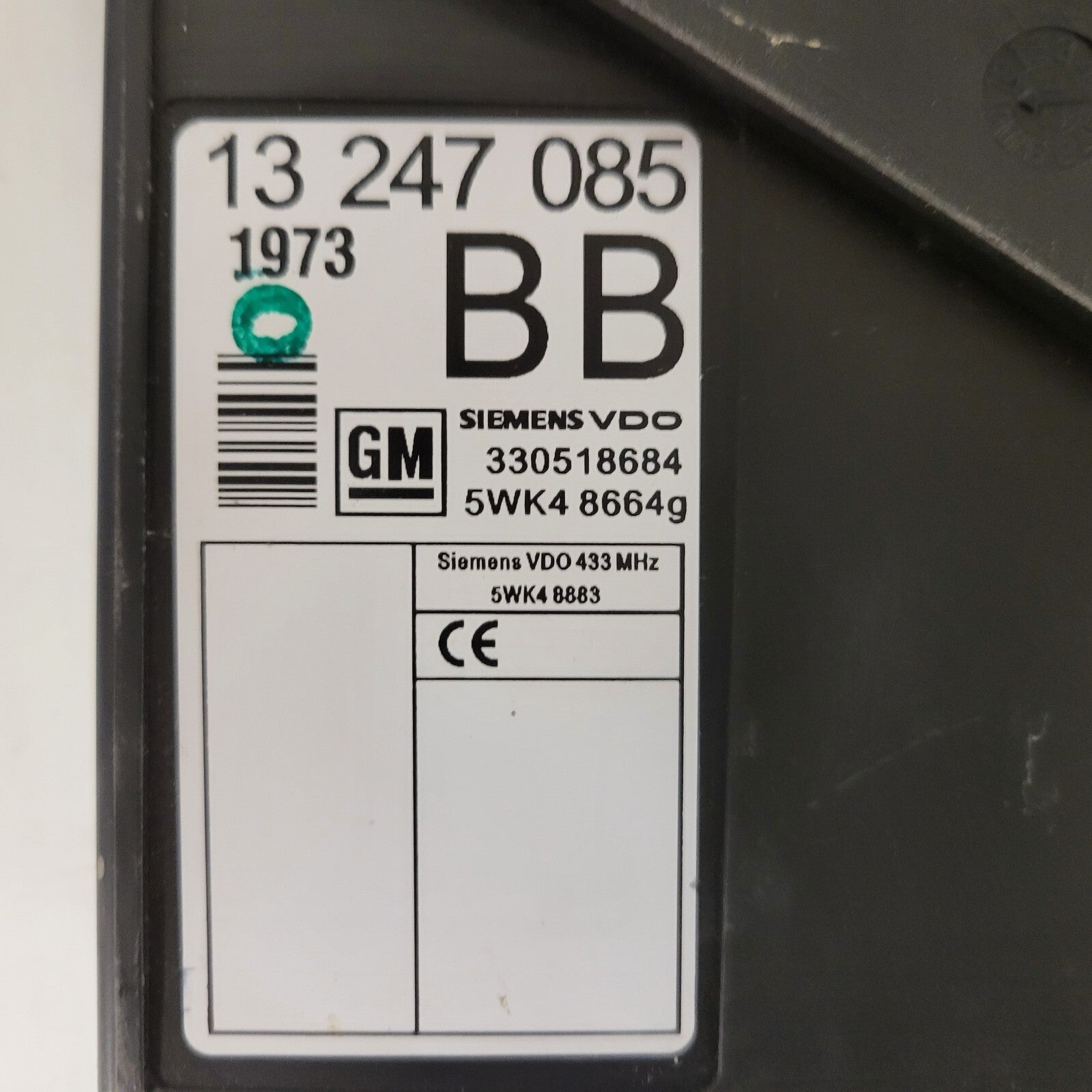 OPEL CORSA MERIVA ECU / 13247085 / 330518684 / 5WK48664G / SIEMENS