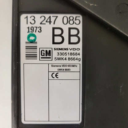 OPEL CORSA MERIVA ECU / 13247085 / 330518684 / 5WK48664G / SIEMENS