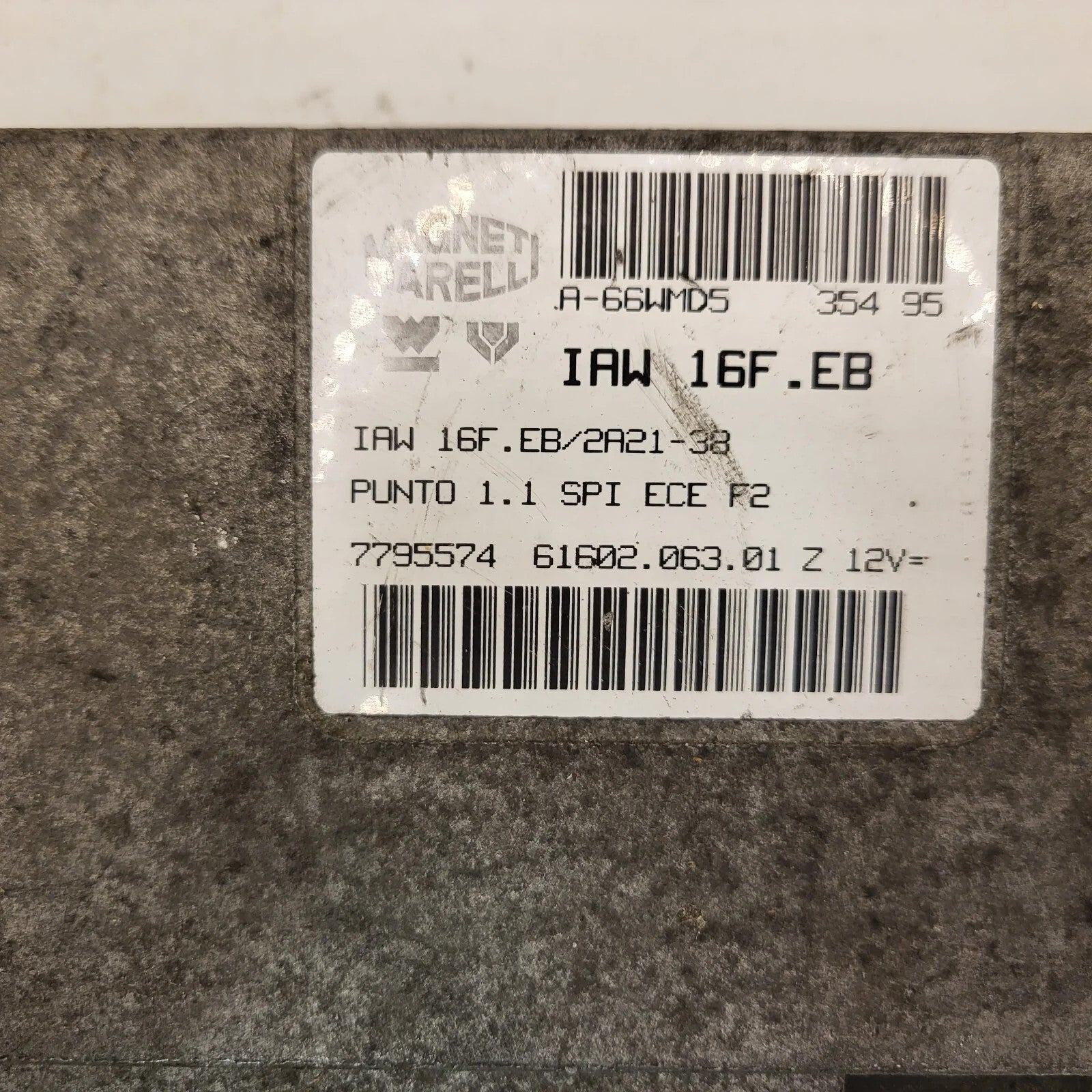 Fiat Punto 1.1 ECU / IAW 16F.EB / 7795574 / 61602.063.01 / MAGNETI MARELLI
