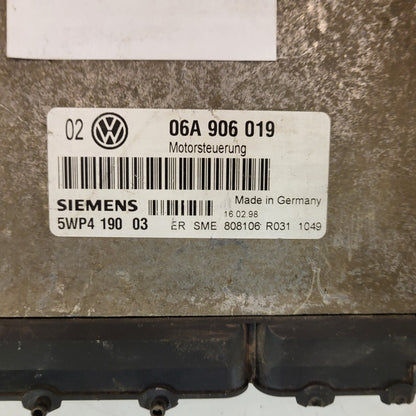 VW AUDI ECU / 06A906019 / 5WP4190 03 / SIEMENS