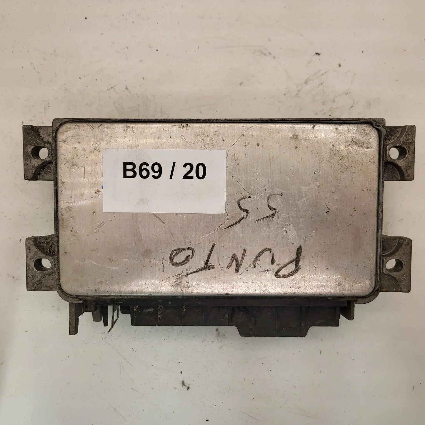 Fiat Punto 1.1 ECU / IAW 16F.EB / 7795574 / 61602.063.01 / MAGNETI MARELLI