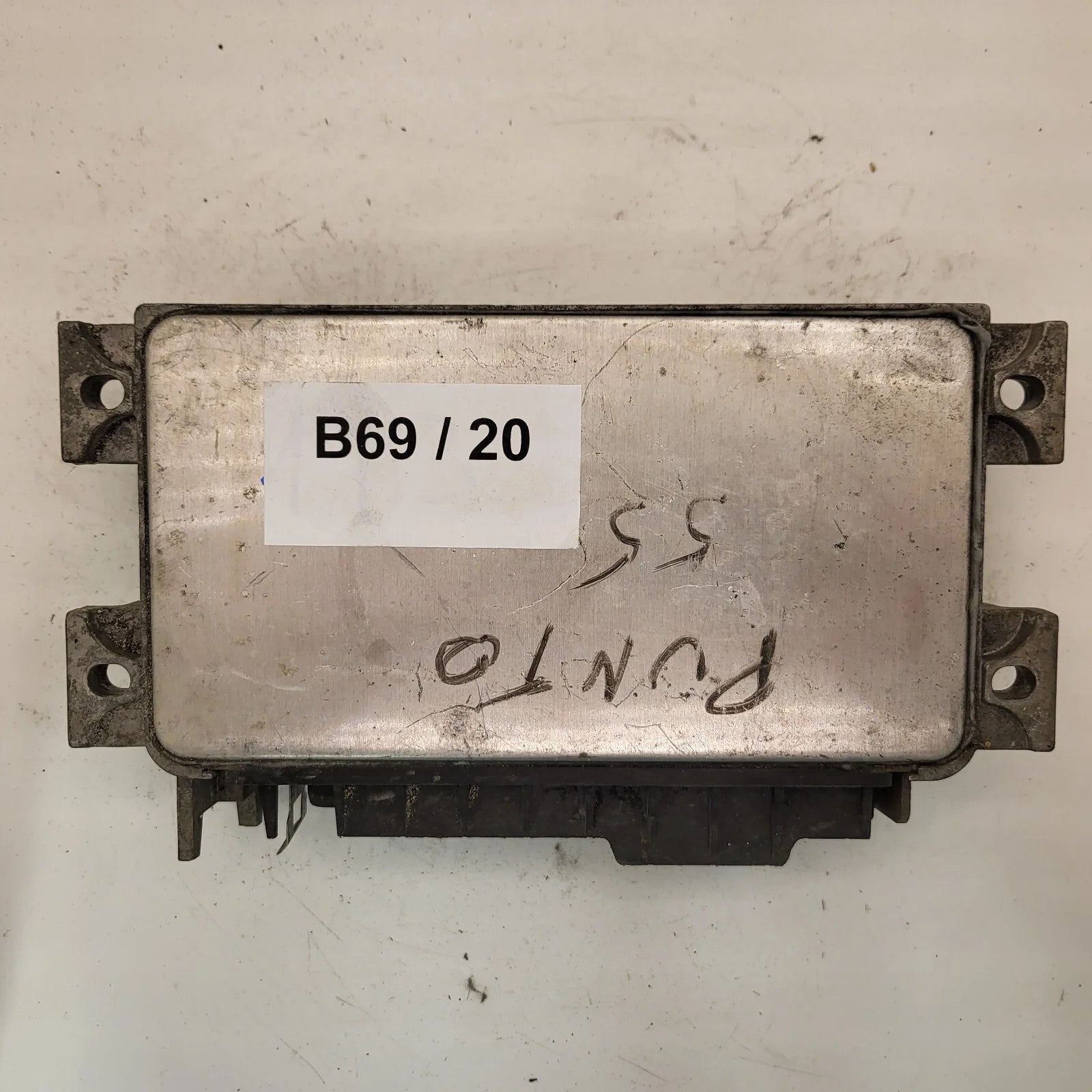 Fiat Punto 1.1 ECU / IAW 16F.EB / 7795574 / 61602.063.01 / MAGNETI MARELLI