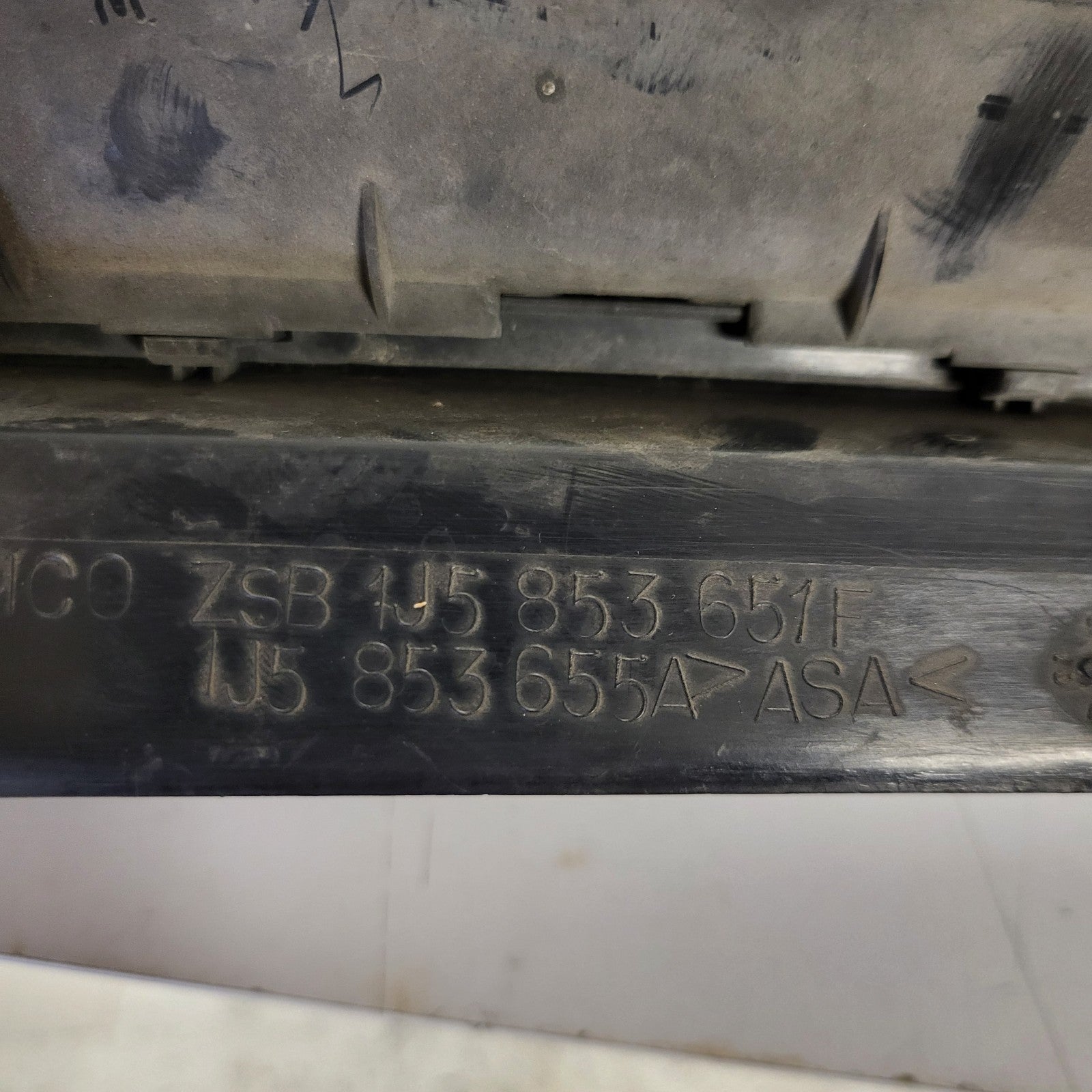 VW BORA GRIGLIA PARAURTI ANTERIORE GRILL / 1J5853655A 1J5853651F