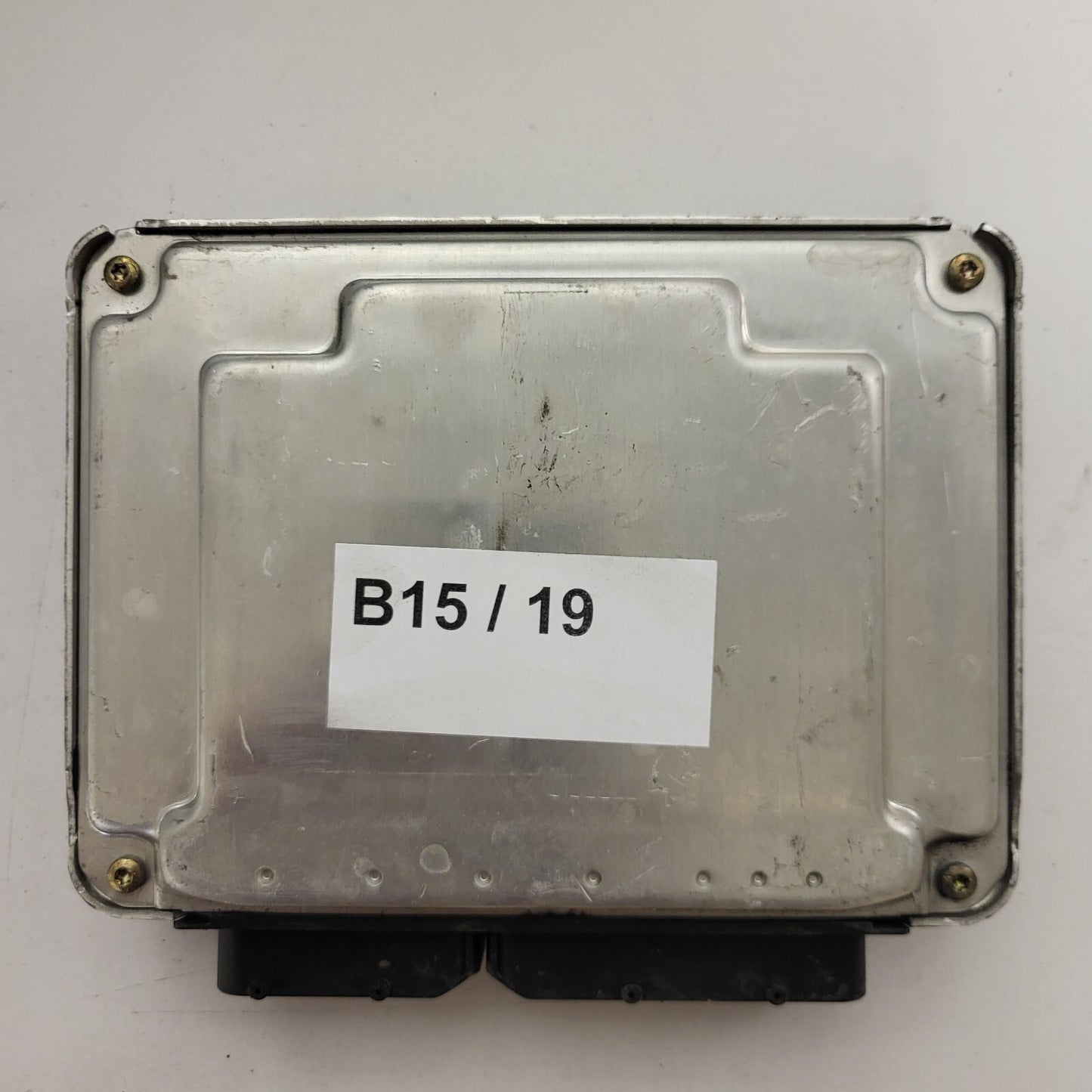 VW GOLF 4 ECU / 038906012K / 0281010111 / BOSCH