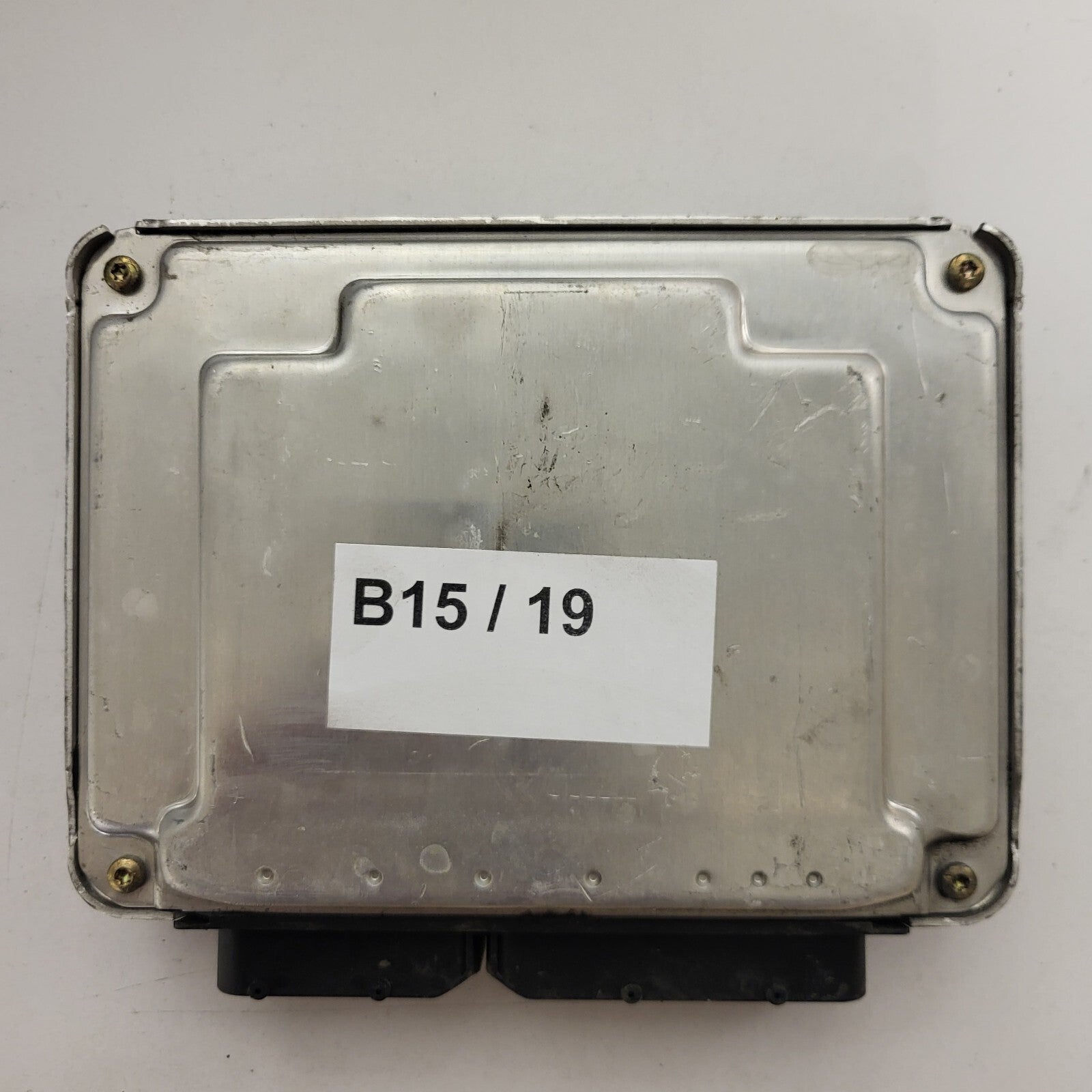 VW GOLF 4 ECU / 038906012K / 0281010111 / BOSCH