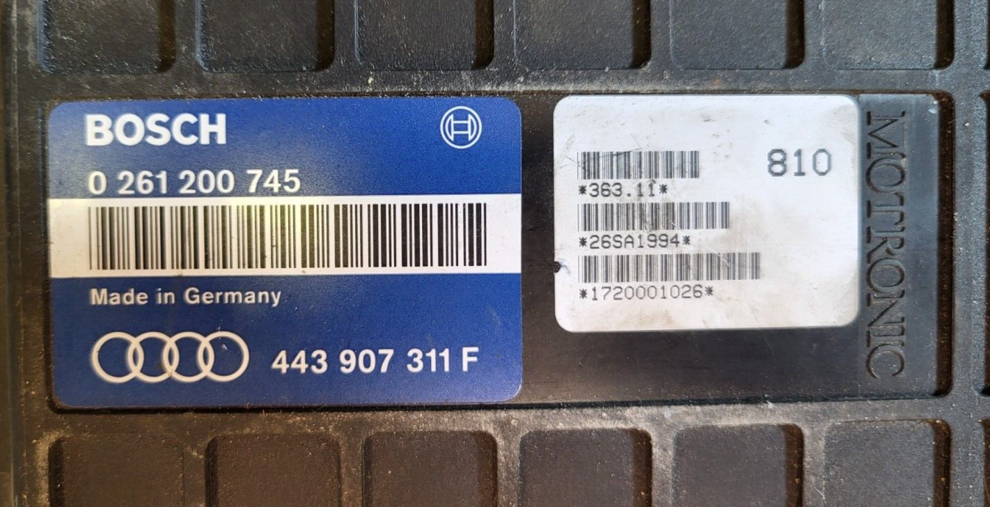 AUDI 80 B4 ECU / 0261200745 / 443907311F / 26SA1994 / BOSCH