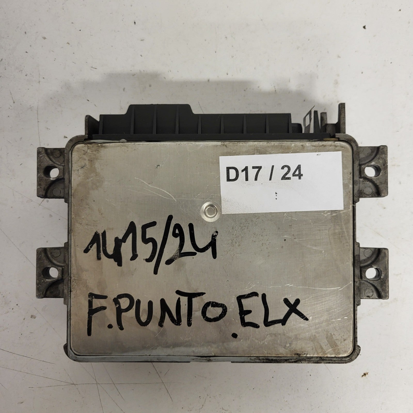 Fiat Punto 1.2 16V ECU / IAW 18FD.5Z / 46531218 / 61600.404.00 / MAGNETI MARELLI