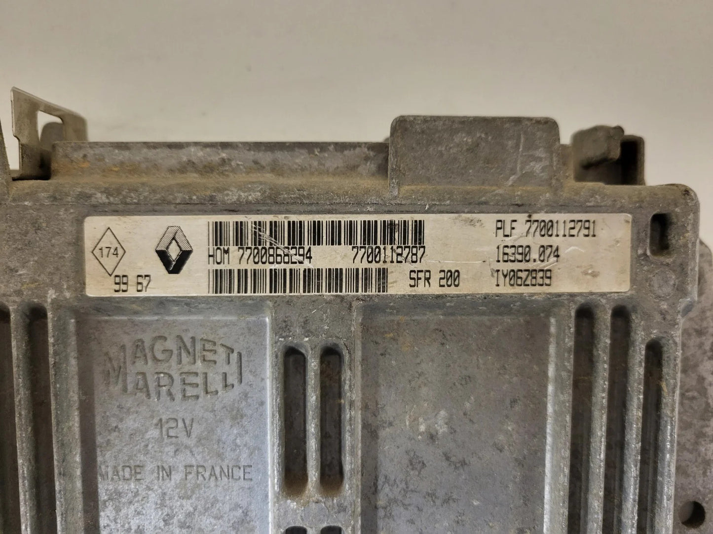 Renault ECU / 7700868294 / HOM7700868294 / 7700112787 / SFR200 / 7700112791
