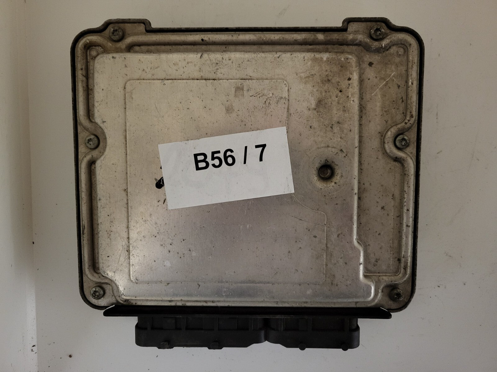TOYOTA YARIS 1.4D ECU / 0281012323 / 89661-0D460 / BOSCH