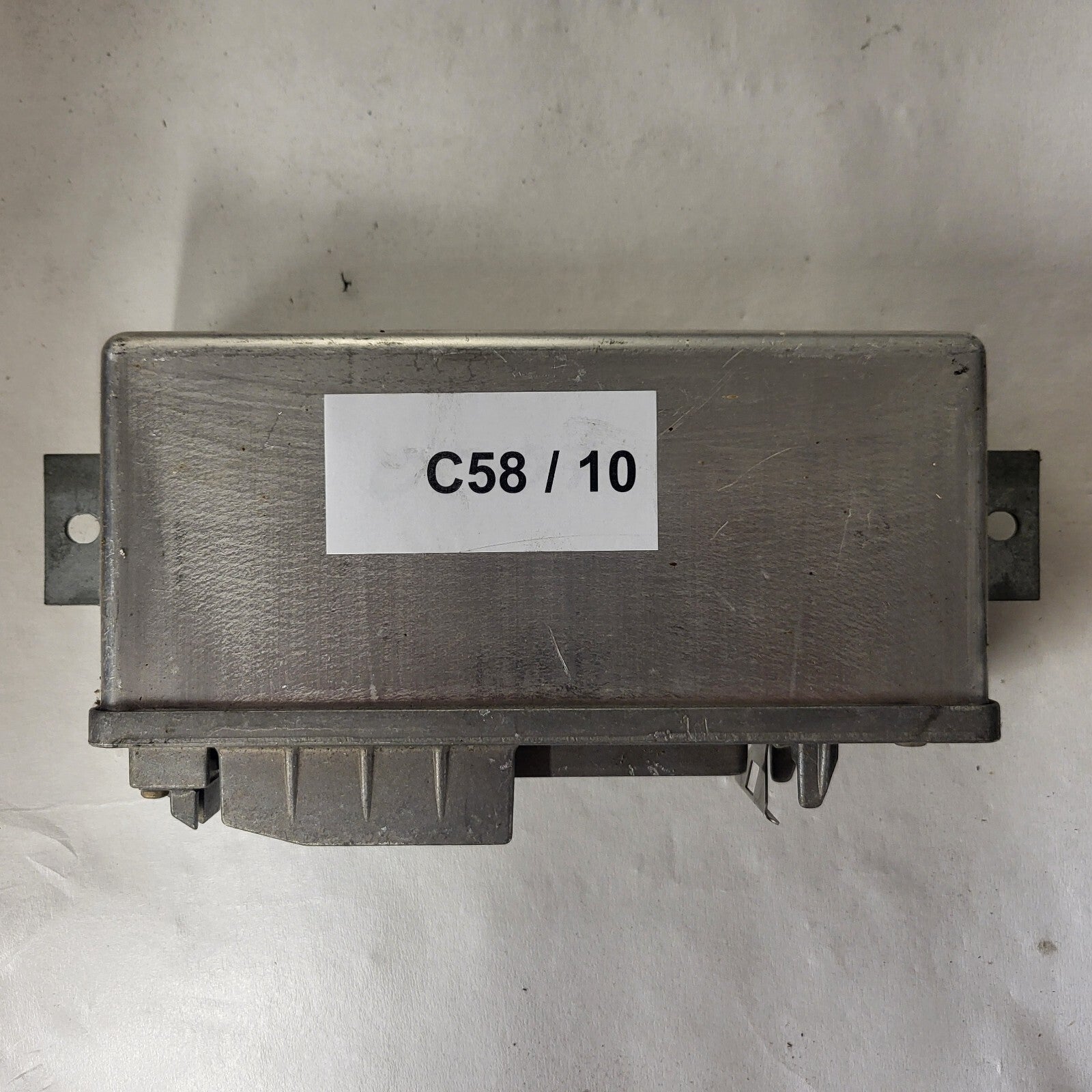 AUDI 80 ECU / 0265100056 / 4A0907379A / BOSCH