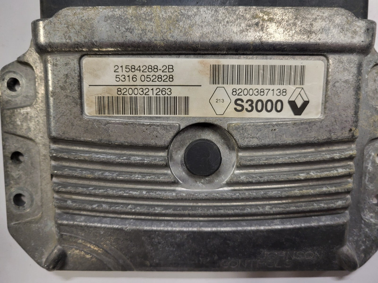 Renault ECU / 21584288-2B / 8200321263 / 8200387138 / SAGEM