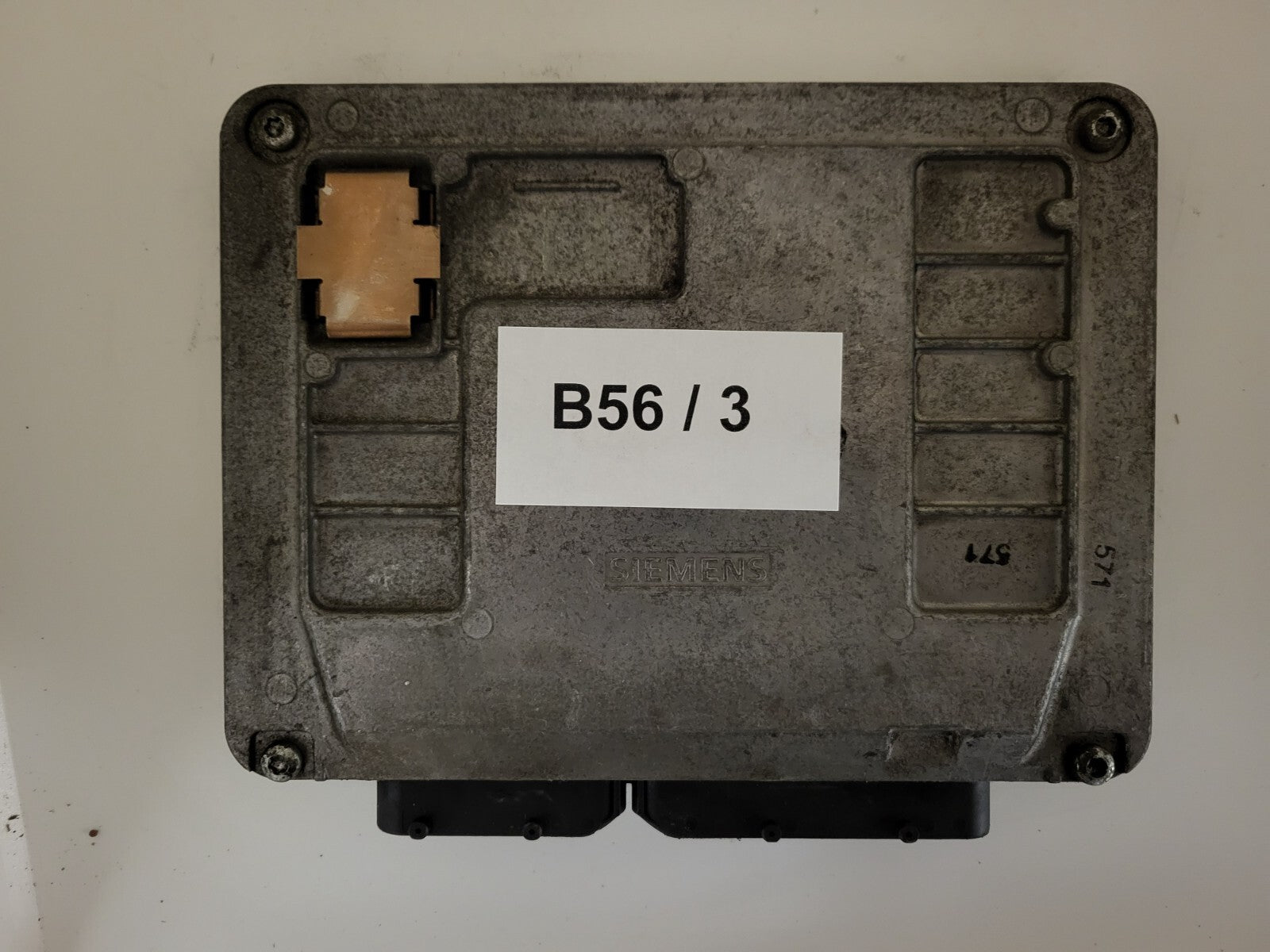 VW POLO SEAT IBIZA ECU / 03E906033R / 5WP44224 02 / 3PG 7002 / SIEMENS