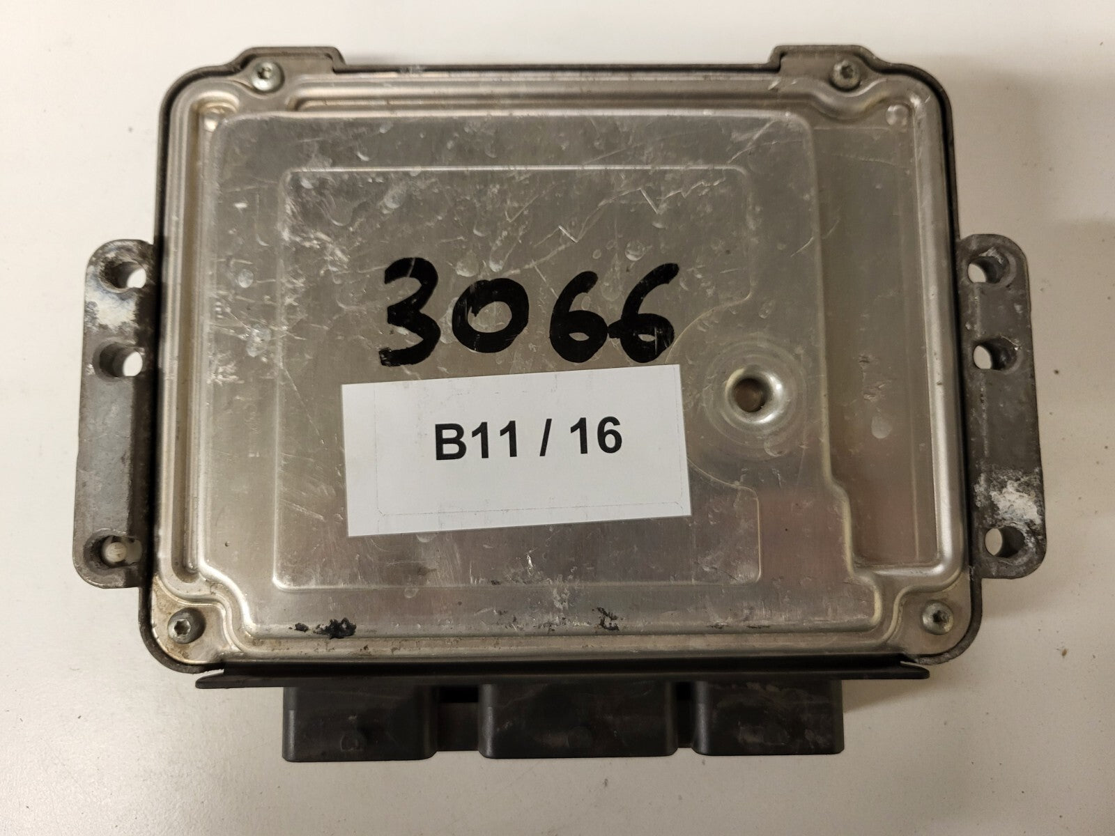 FORD FOCUS ECU / 3M51-12A650-MA / 0281011263 / 1HAA / BOSCH