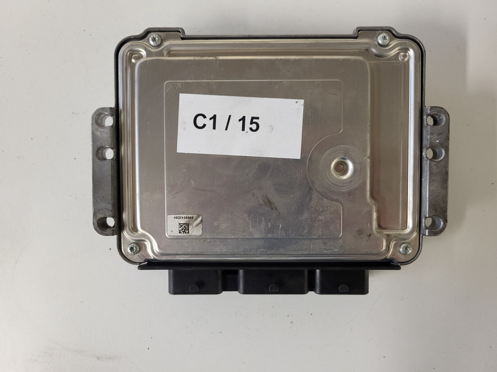 FORD FOCUS ECU / 0281011701 / 8M51-12A650-LB / 8YLB / 8M5112A650LB / BOSCH