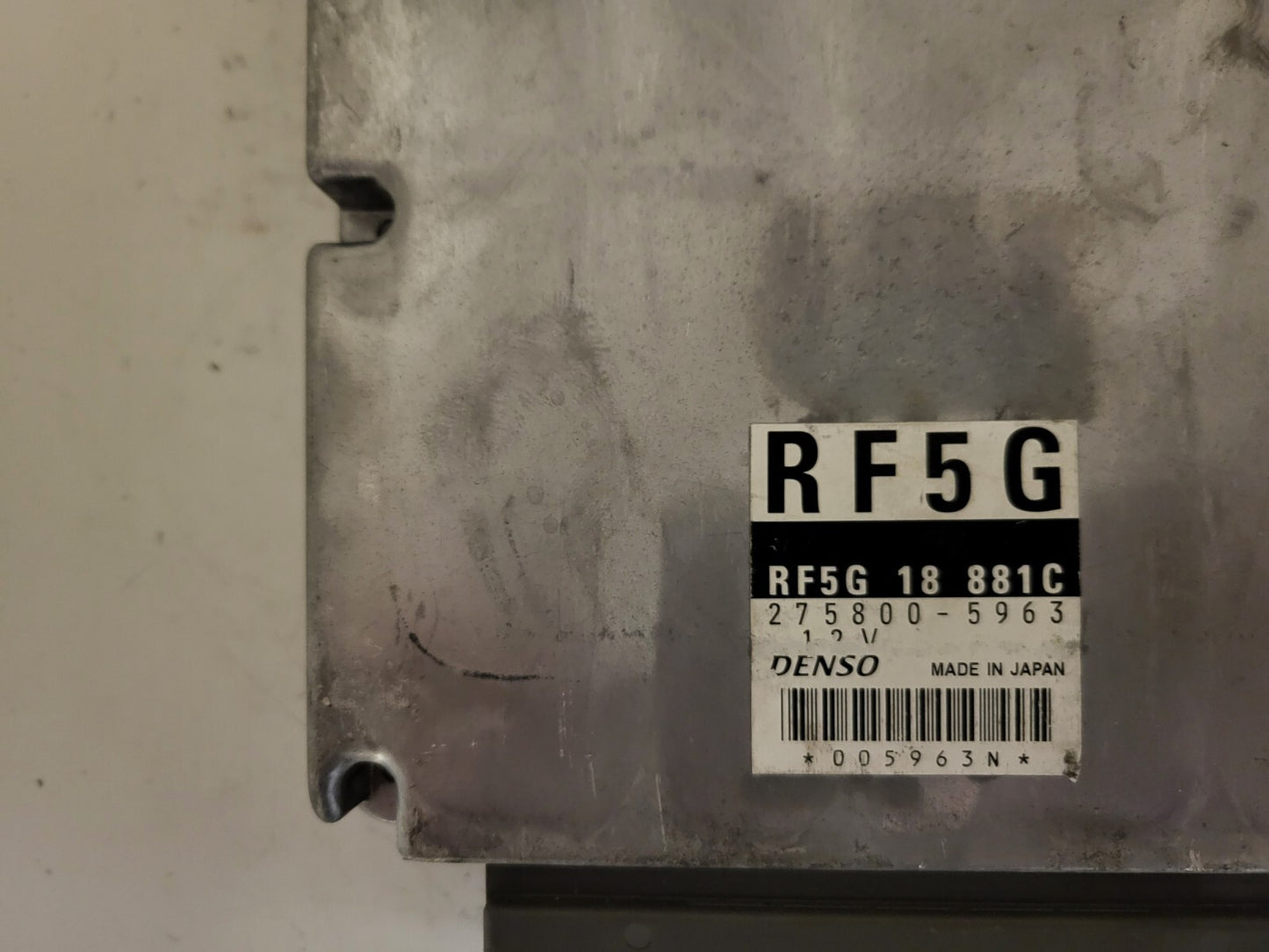 Mazda MPV ECU / RF5G18881C / 275800-5963 / DENSO