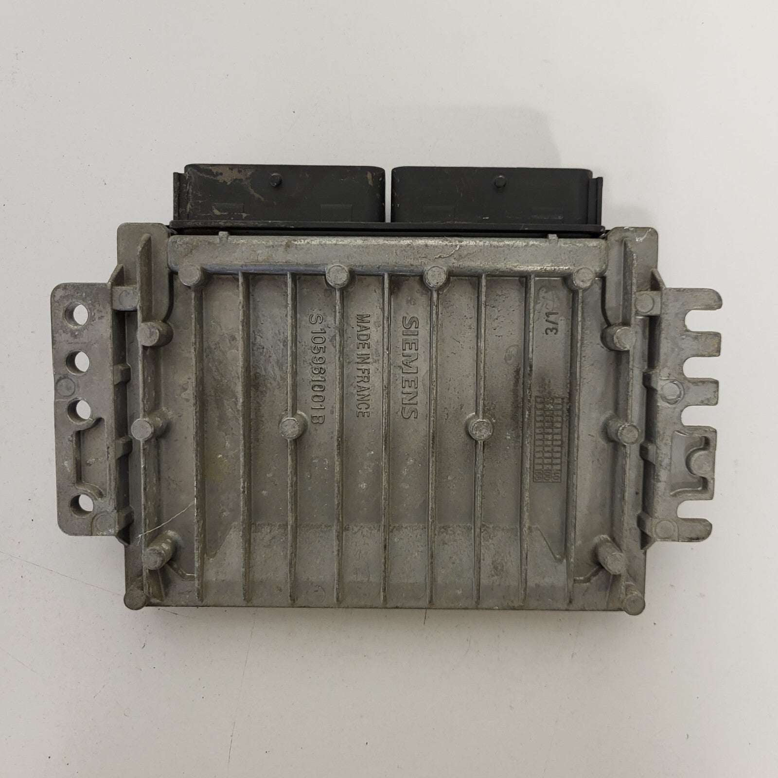 RENAULT CLIO ECU / S110130334A / 8200061281 / 8200044437 / SIRIUS 32N