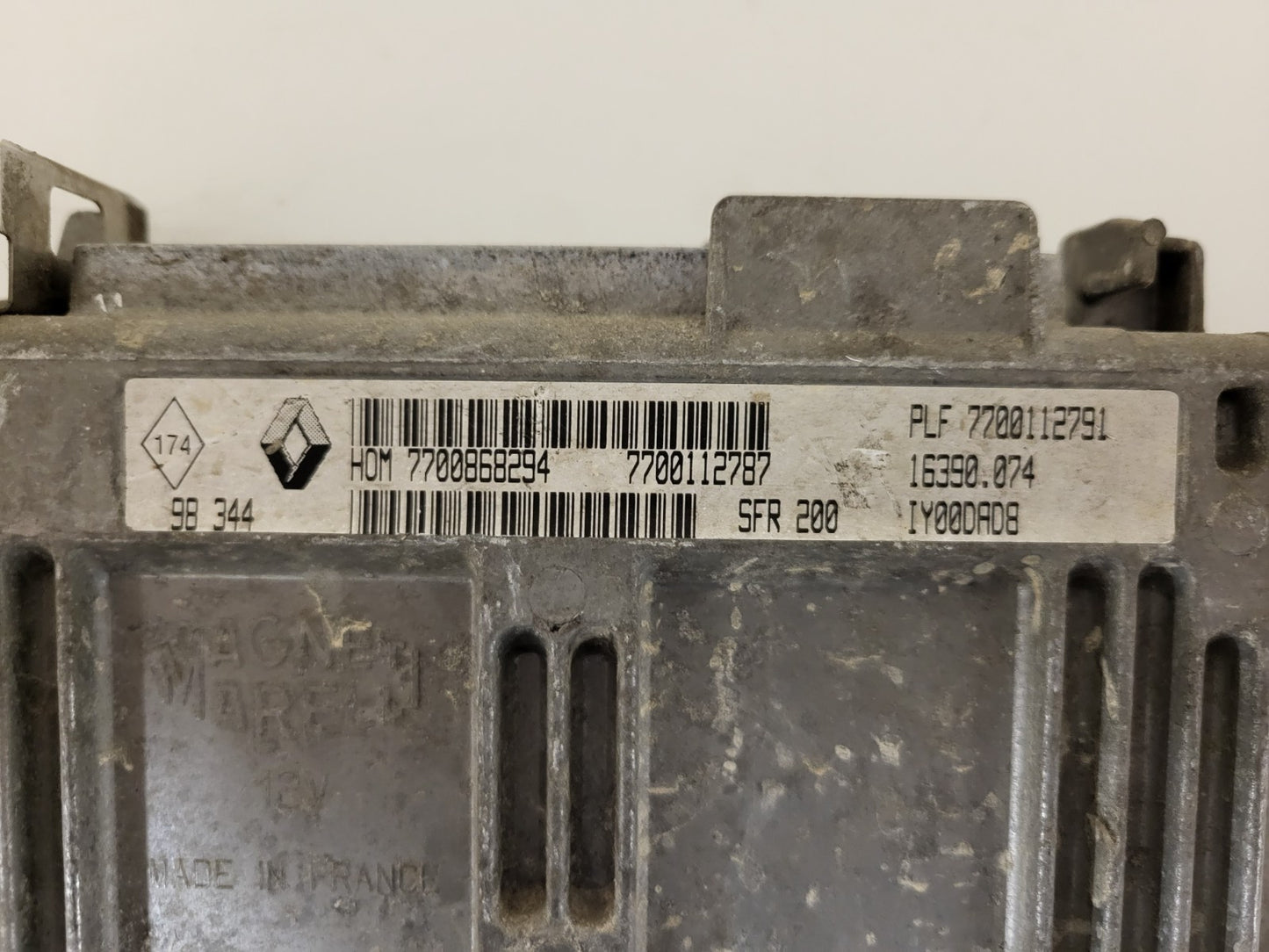 Renault ECU / 7700868294 / HOM7700868294 / 7700112787 / SFR200 / 7700112791