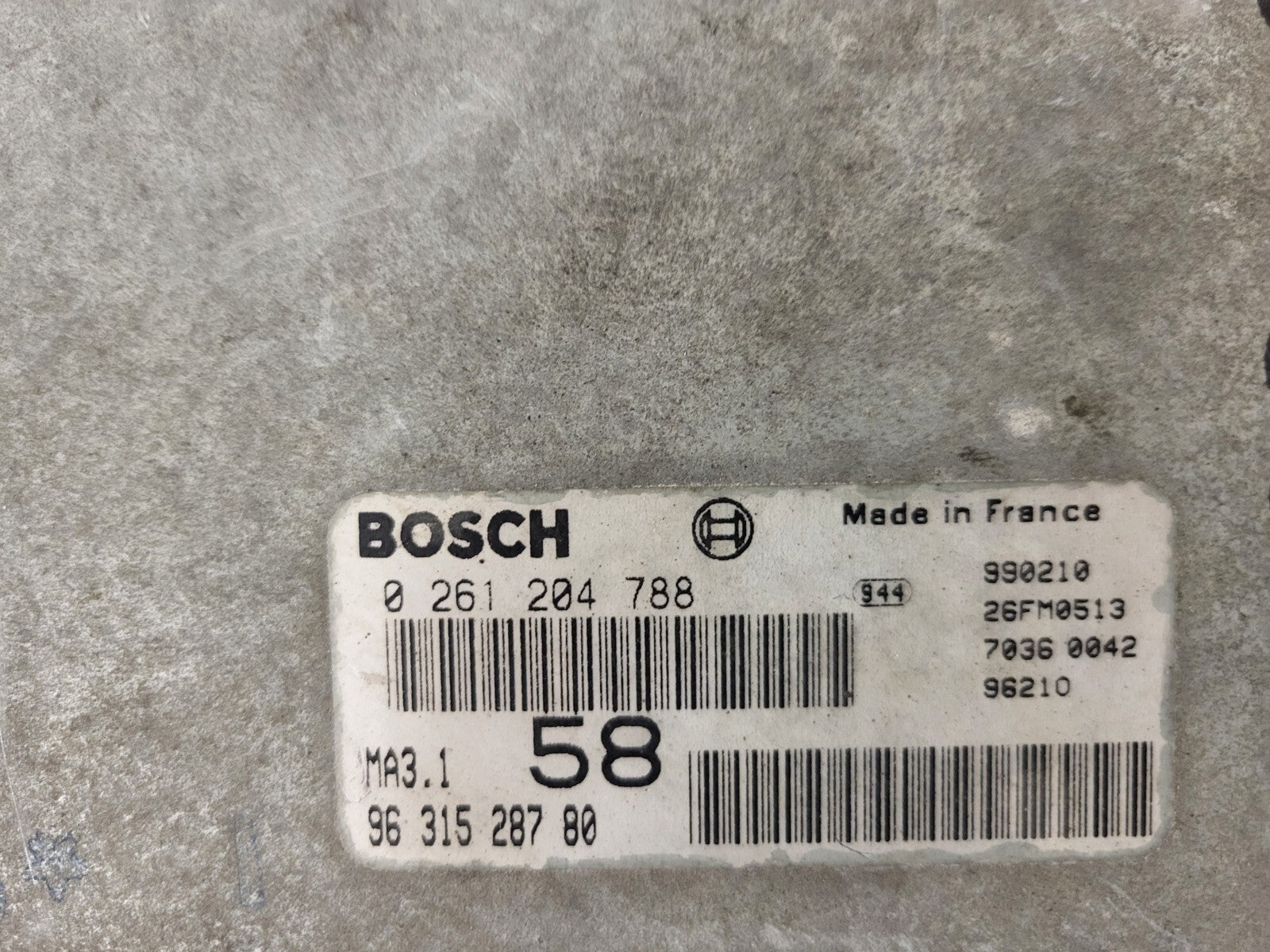Peugeot Citroen ECU / 0261204788 / 9631528780 / BOSCH