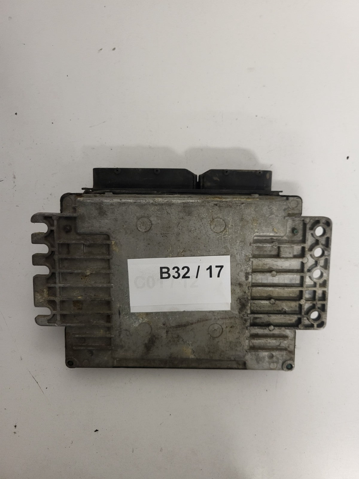 NISSAN MICRA ECU / MEC37-320 / D1 / YM / HITACHI