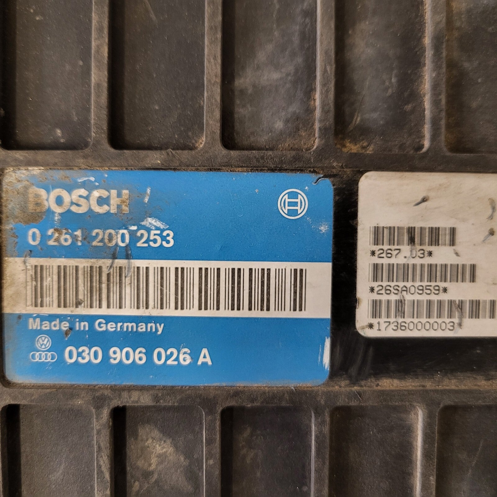 VW VOLKSWAGEN POLO 1.0 ECU / 0261200253 / 030906026A / BOSCH 