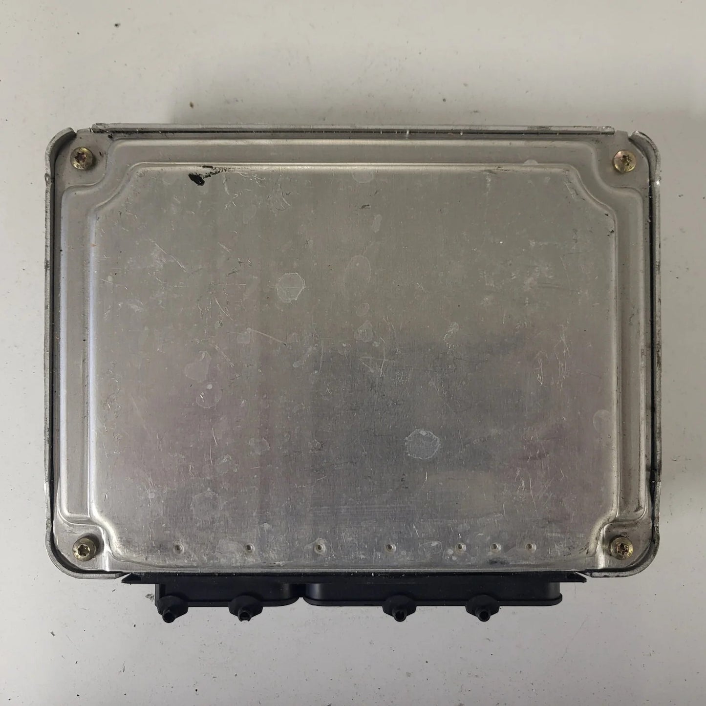 VW POLO ECU / 030906032BD / 0261206767 / 26SA0000 / BOSCH